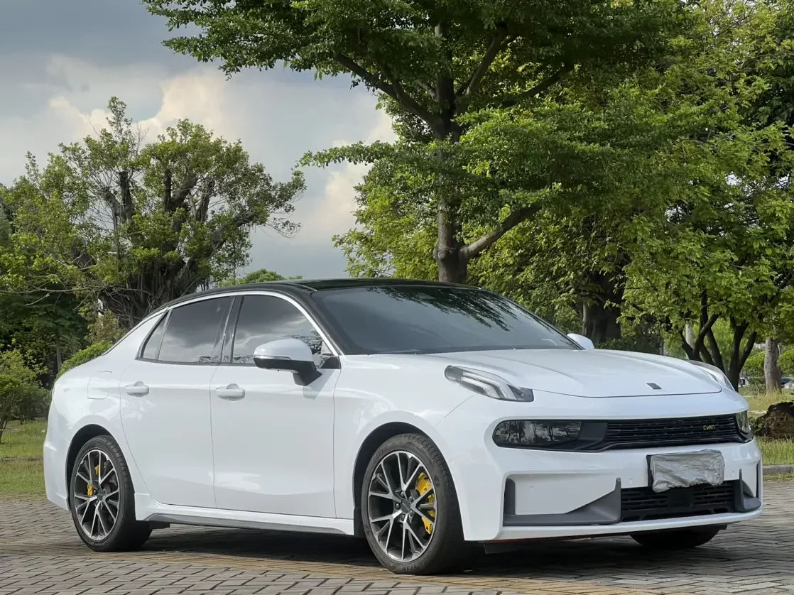 Lynk & Co 03