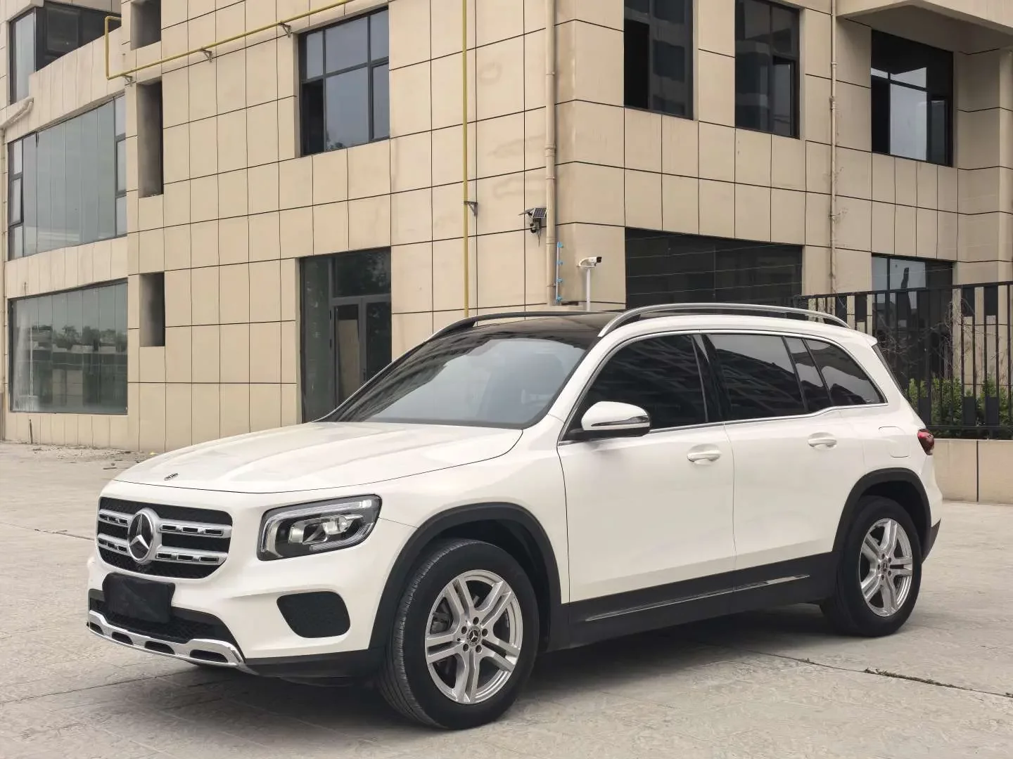MERCEDES-BENZ GLB