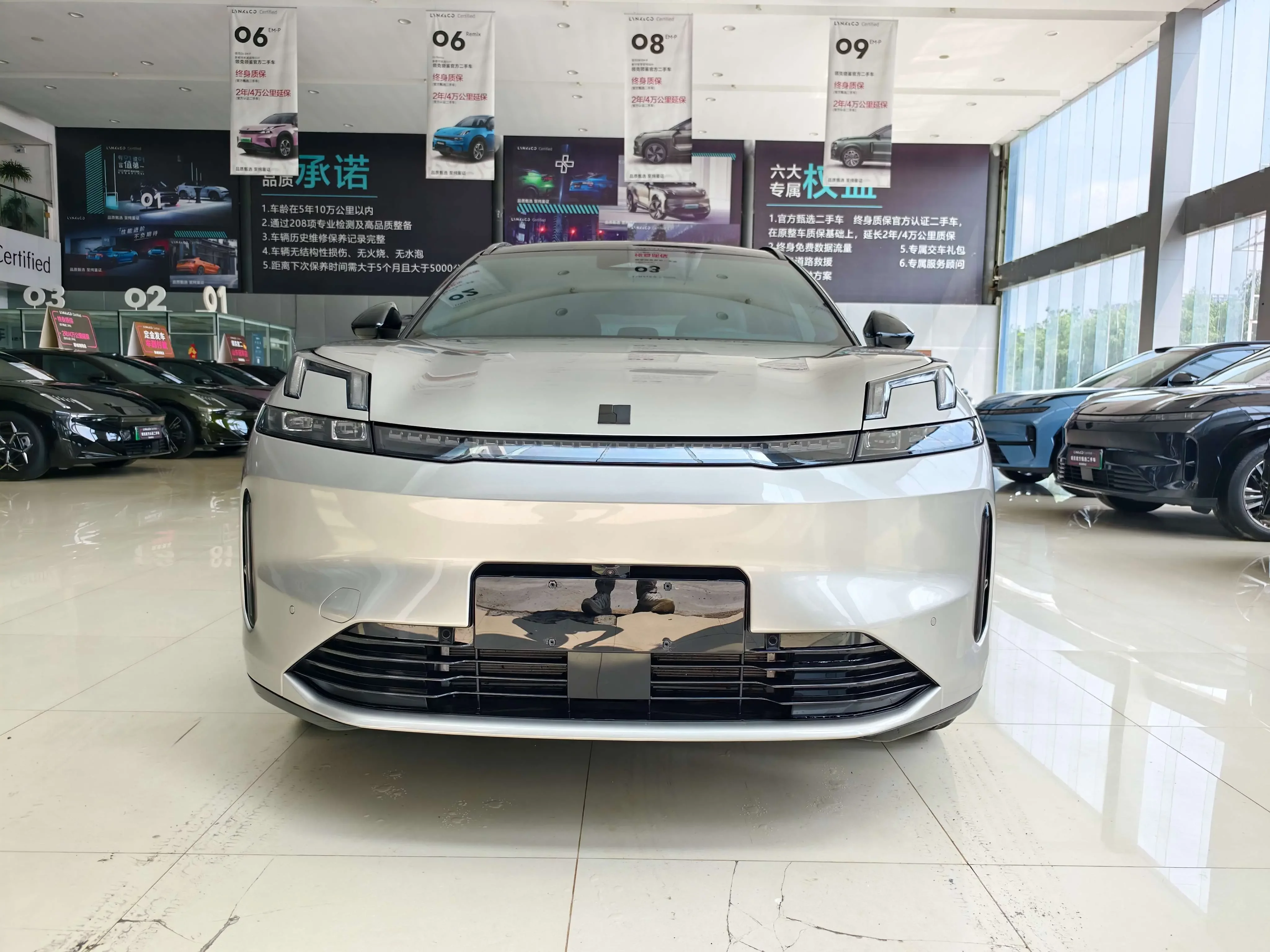 Lynk & Co 08 EM-P