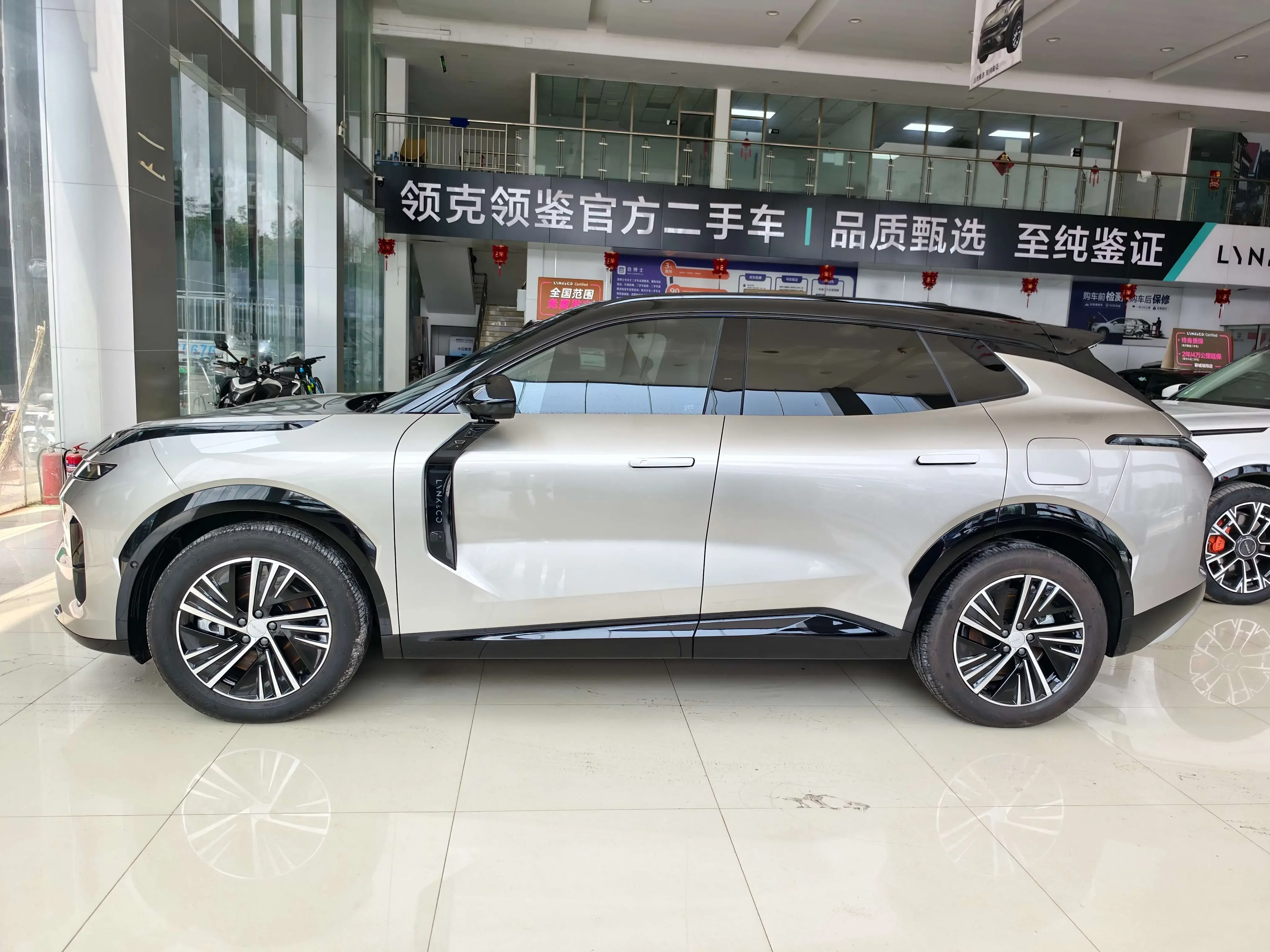 Lynk & Co 08 EM-P