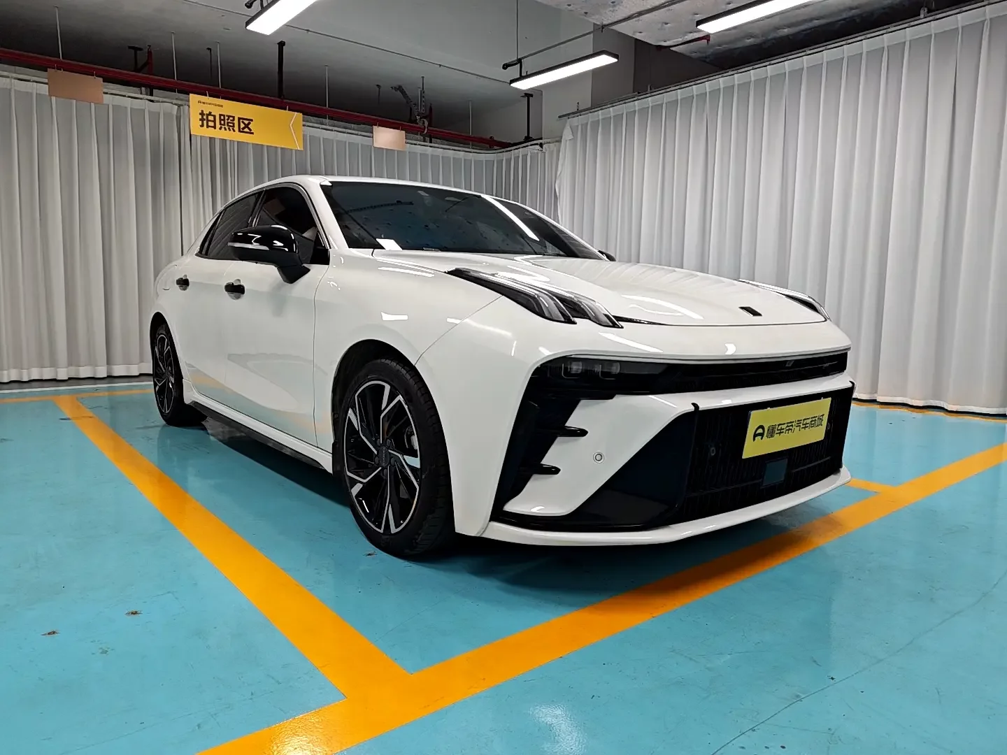 Lynk & Co 03