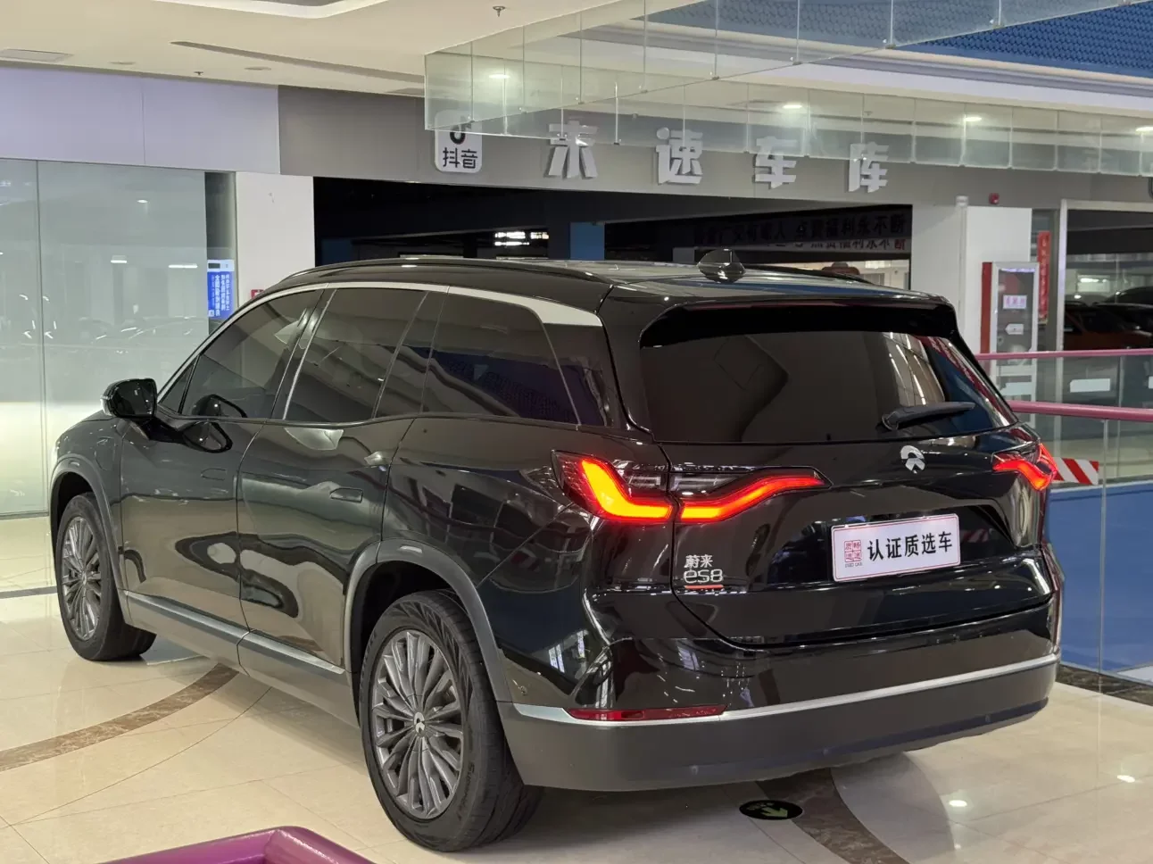 NIO ES8