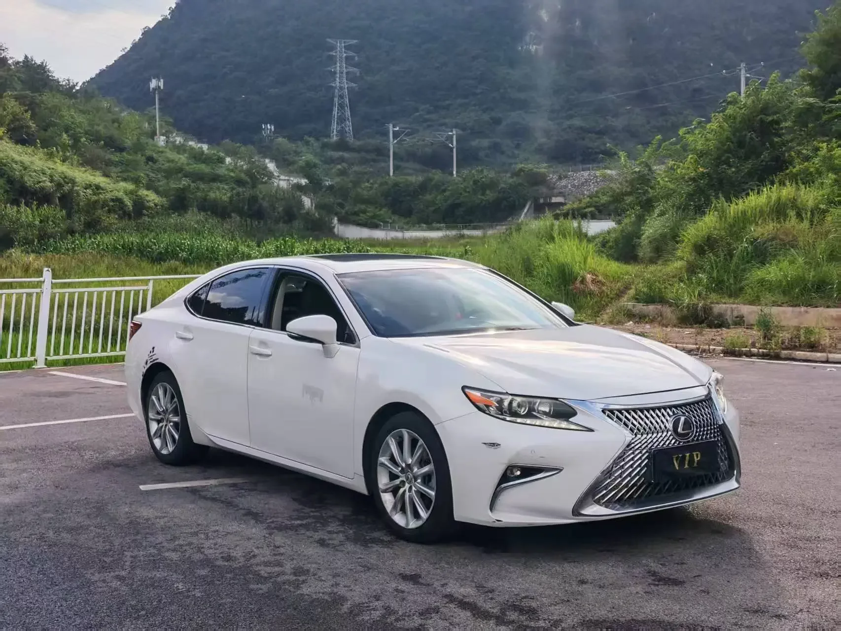 Lexus ES