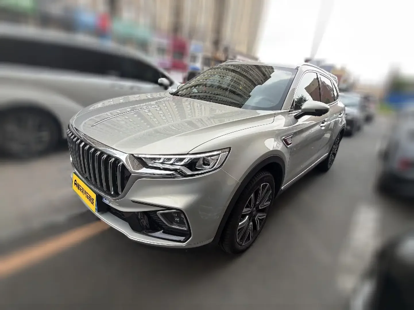 Hongqi HS5