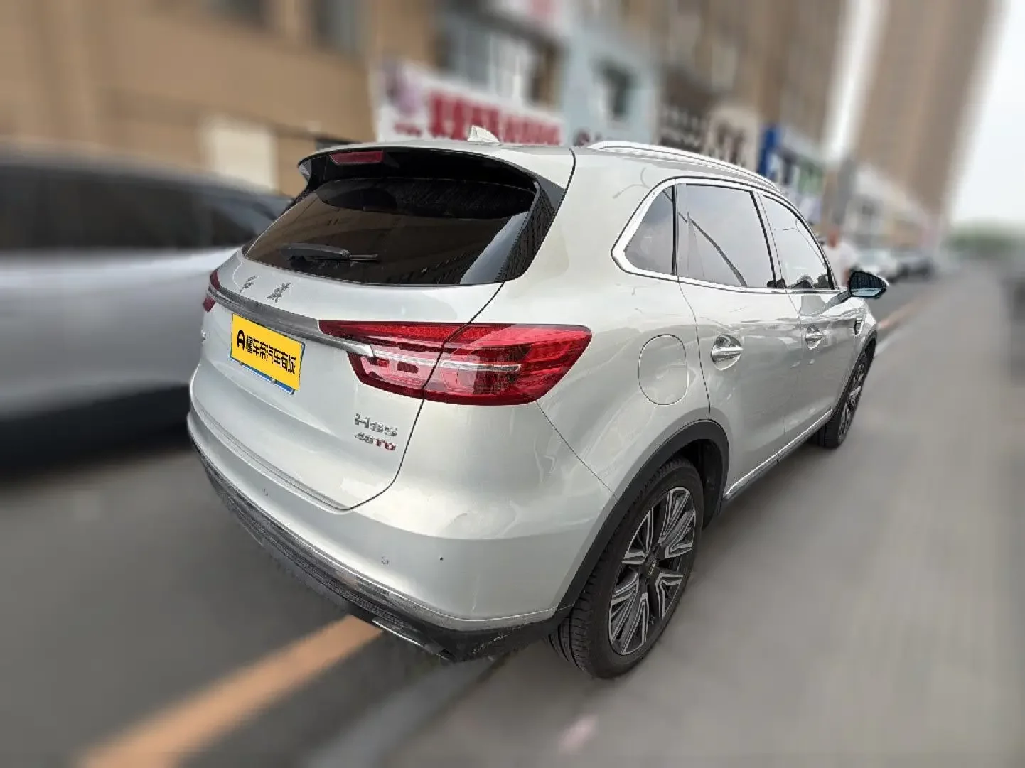 Hongqi HS5