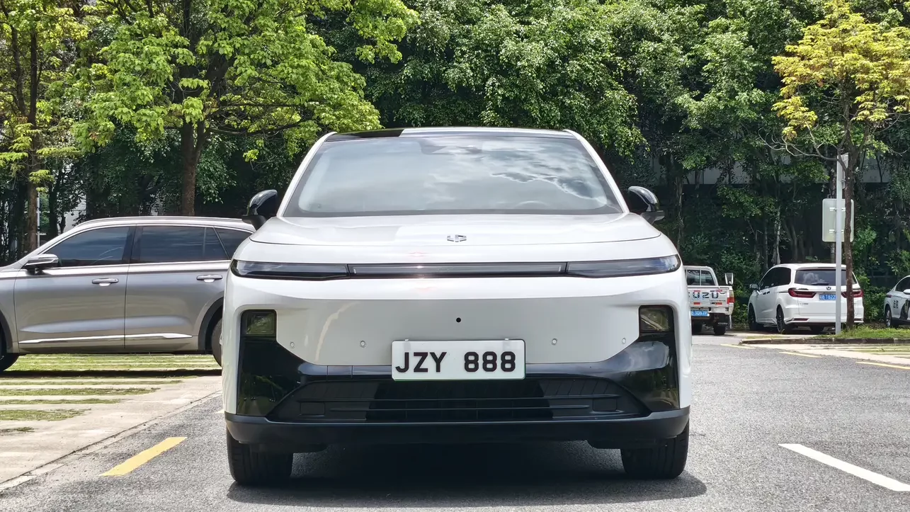 Leapmotor B10