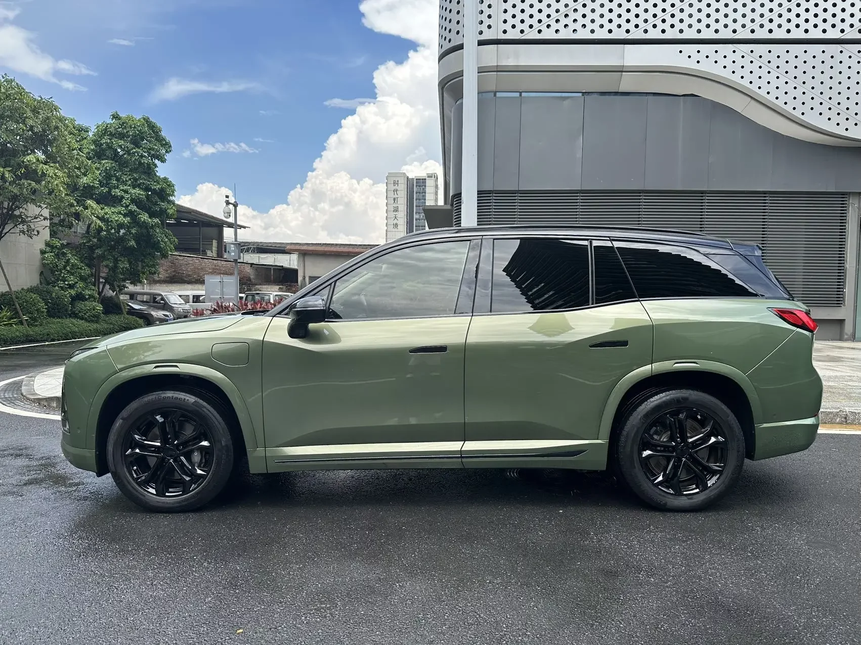 NIO ES8