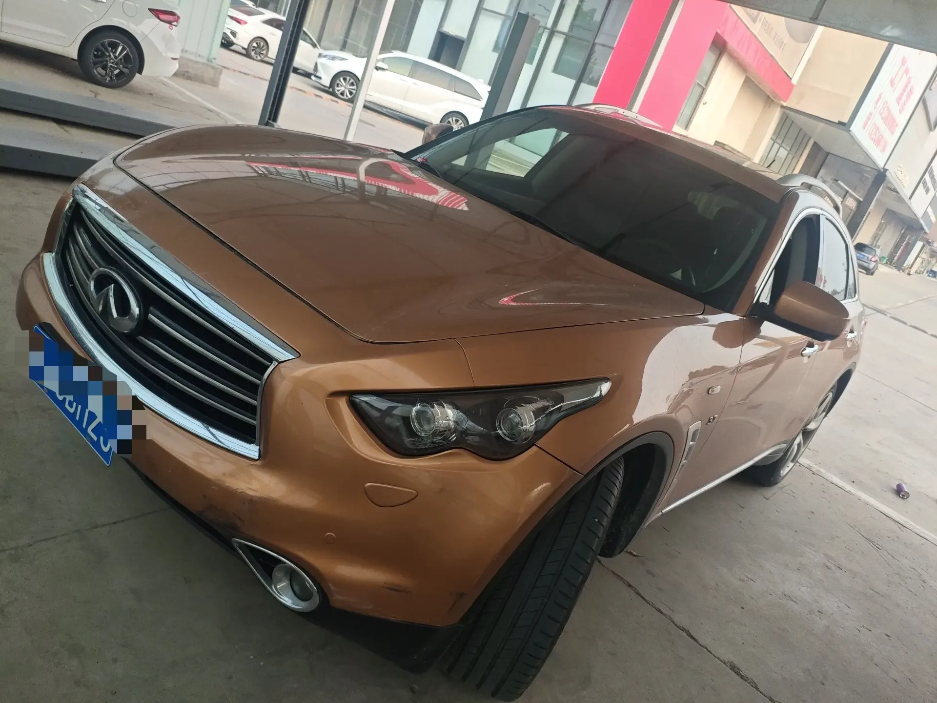 Infiniti QX70