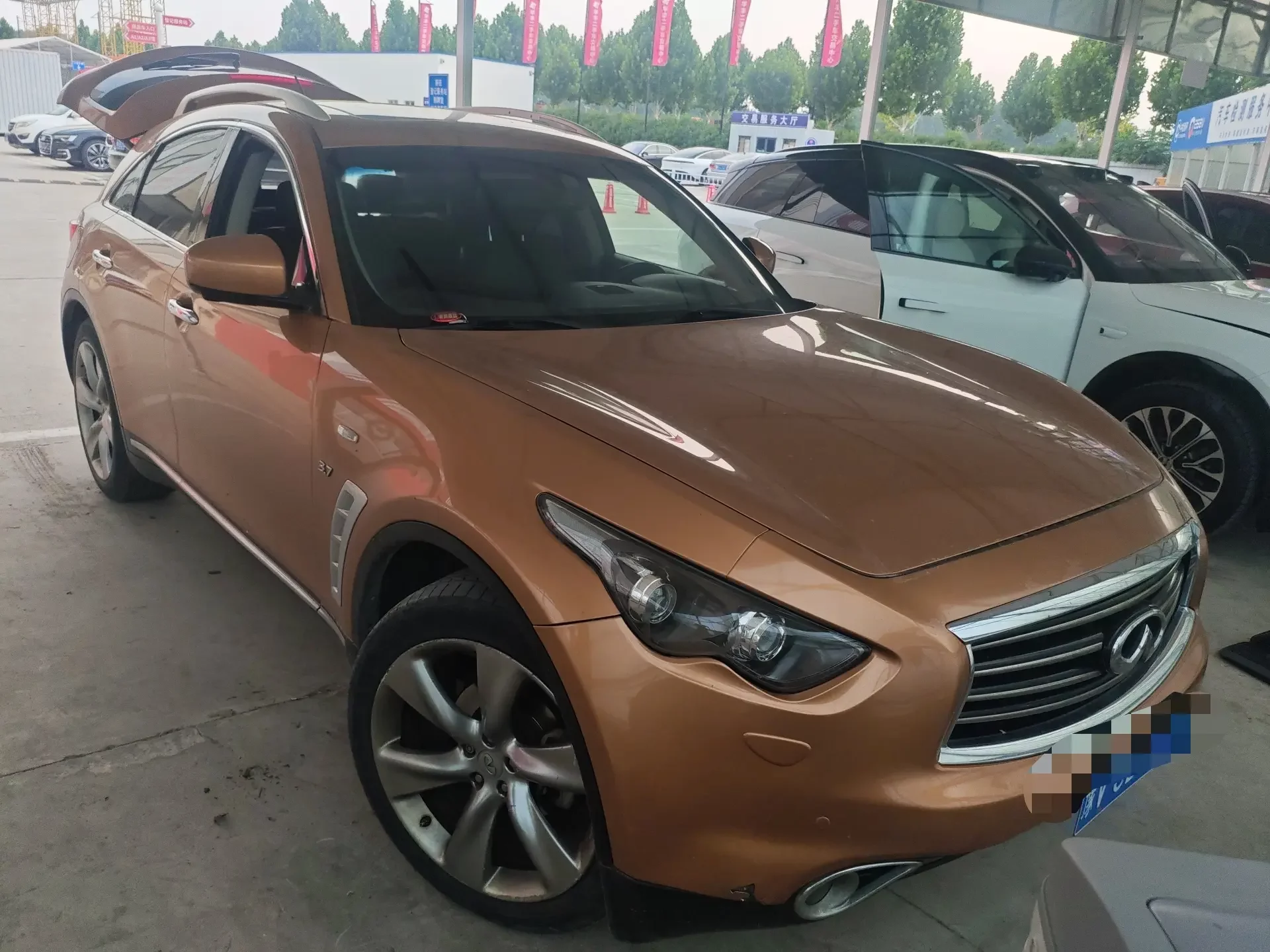 Infiniti QX70