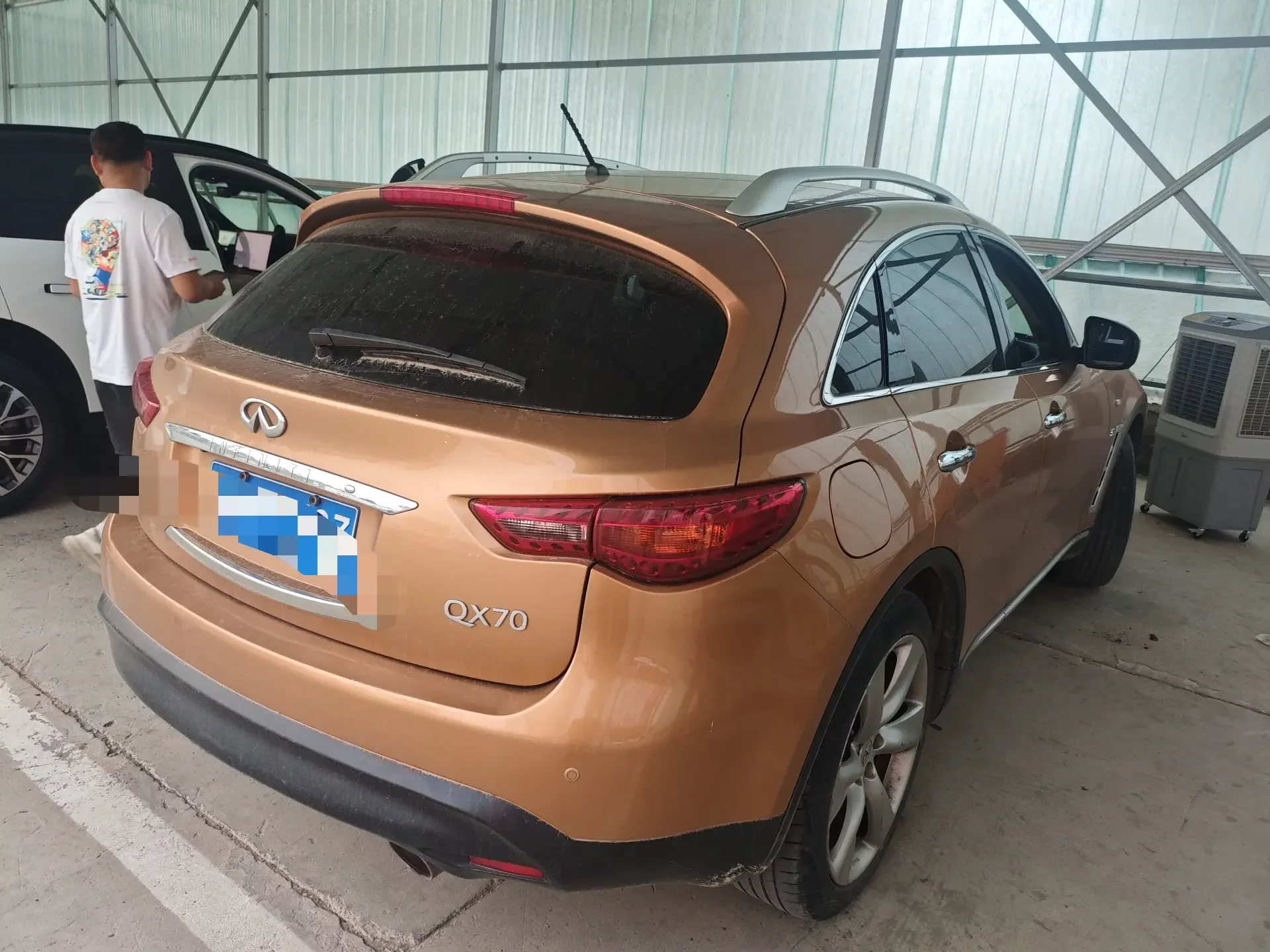 Infiniti QX70