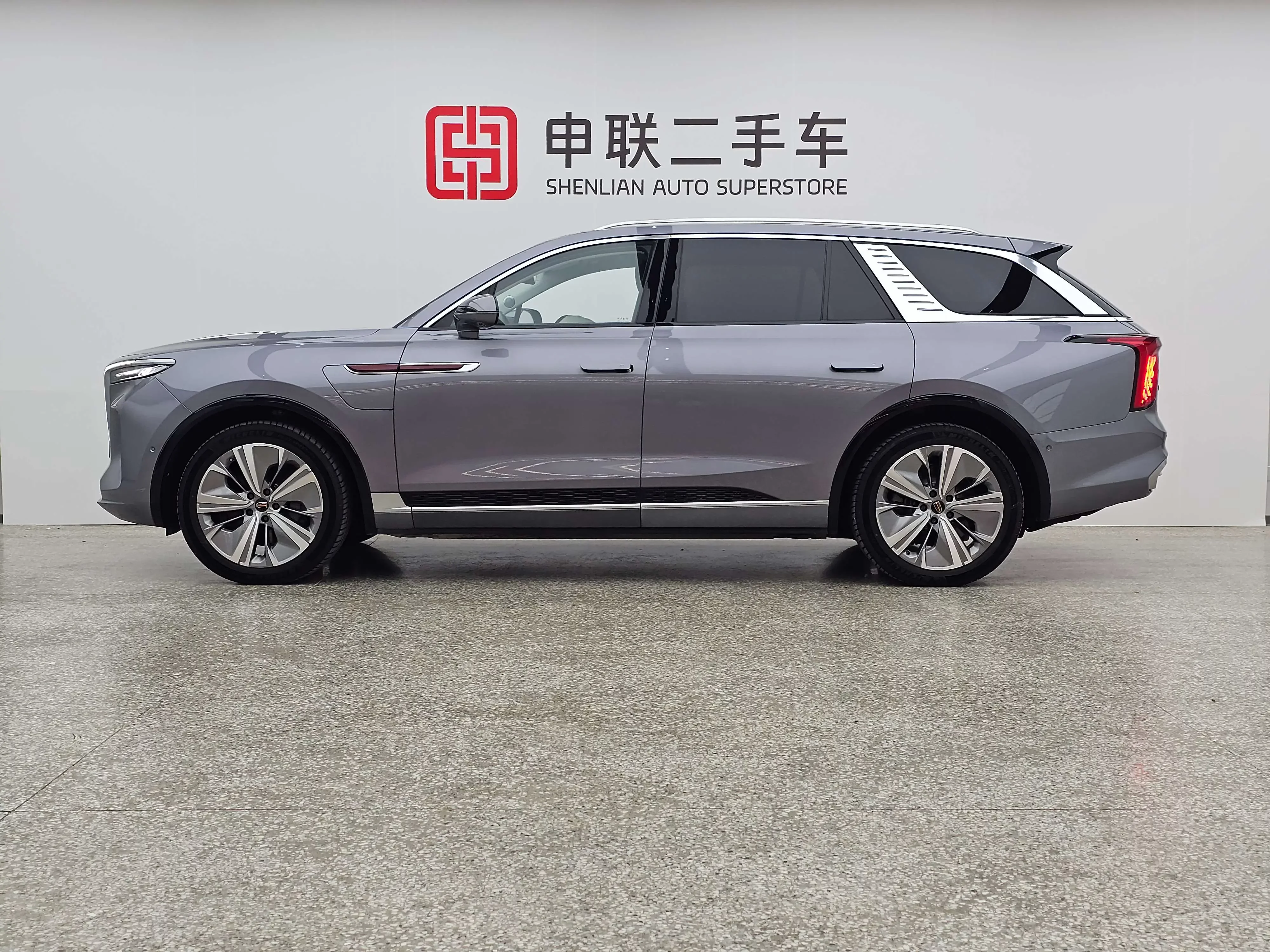Hongqi E-HS9