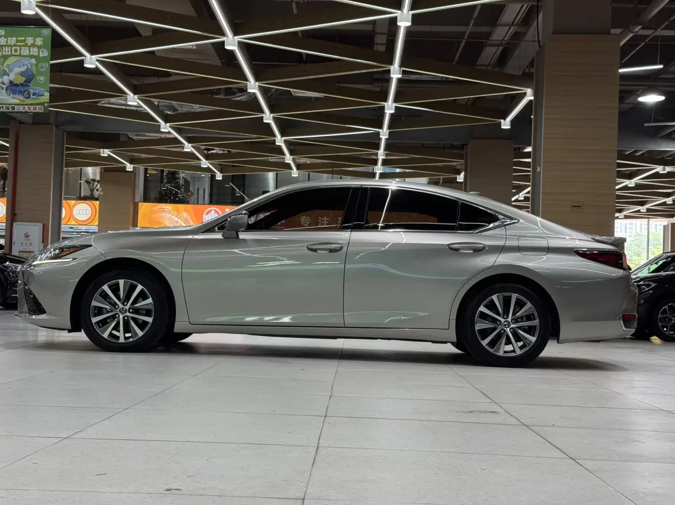Lexus ES