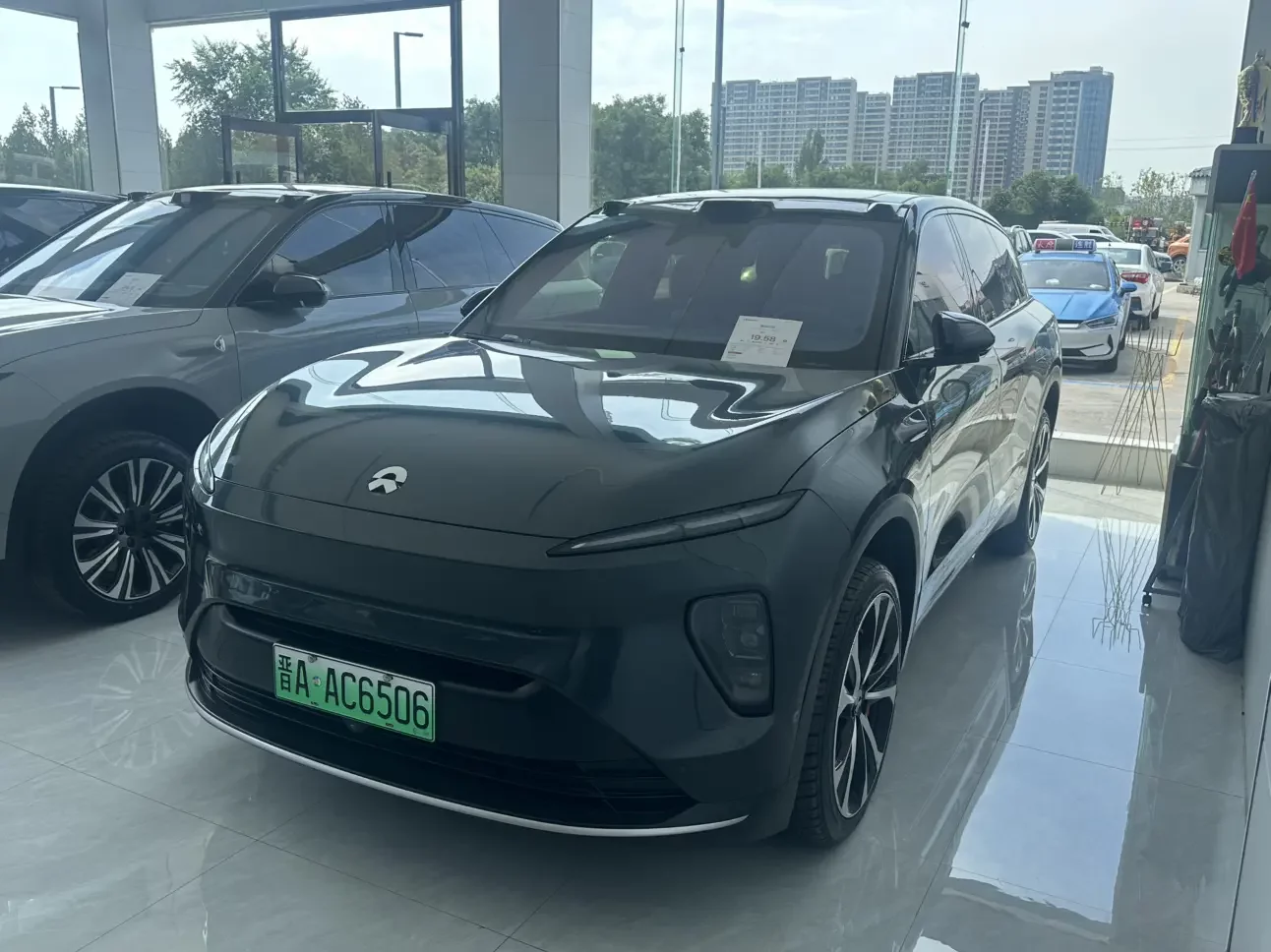 NIO ES8