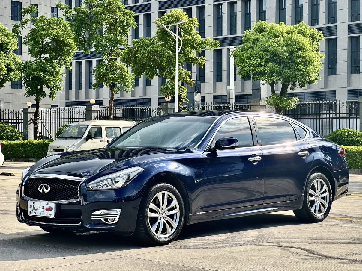 Infiniti Q70