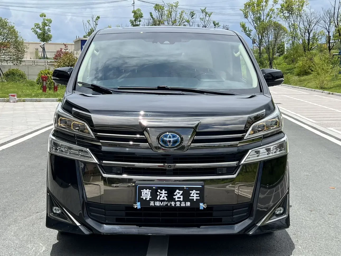 Toyota Crown Wellfire (Wilfa)  из Китая