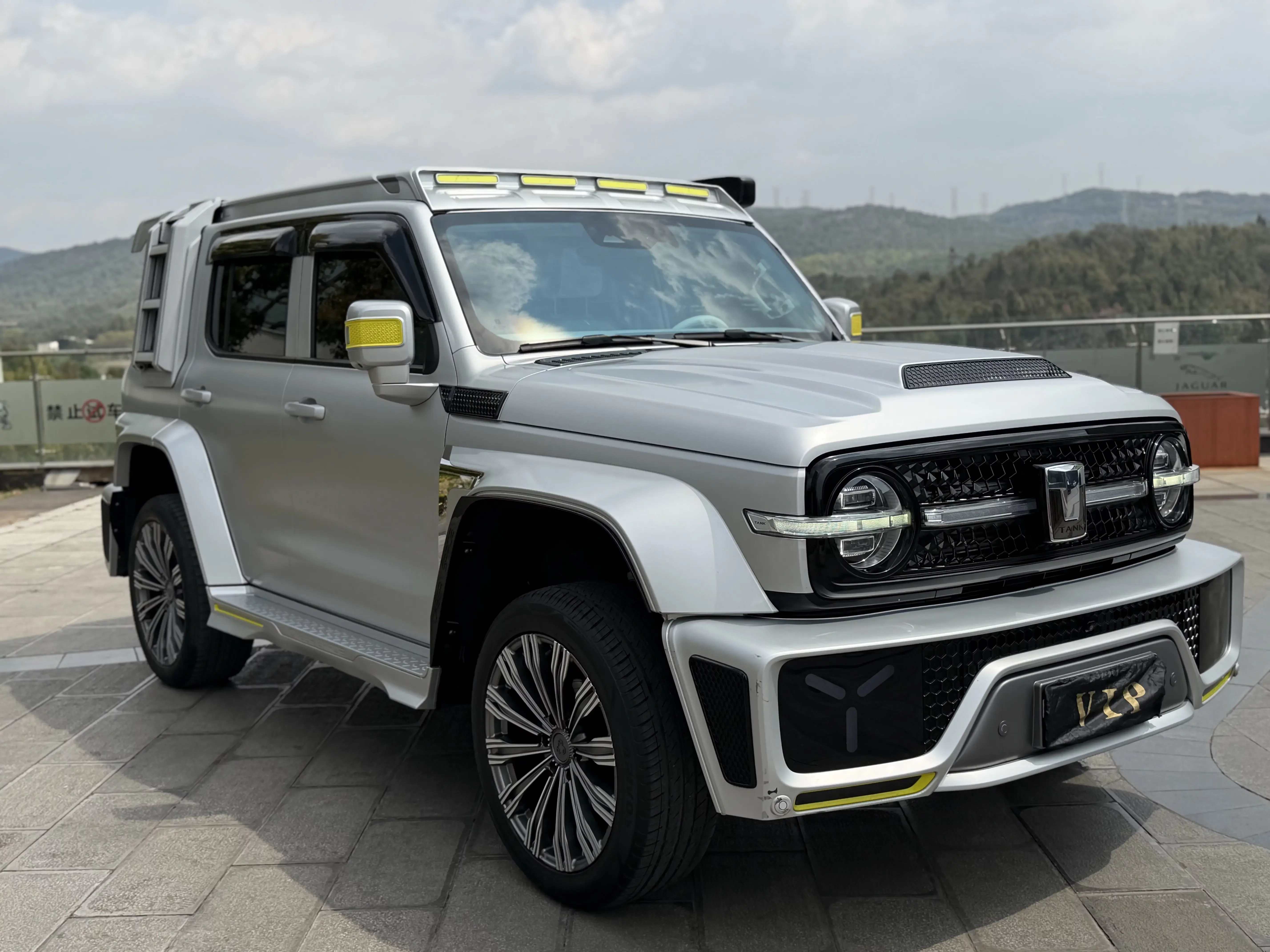 Tank Cyber  300