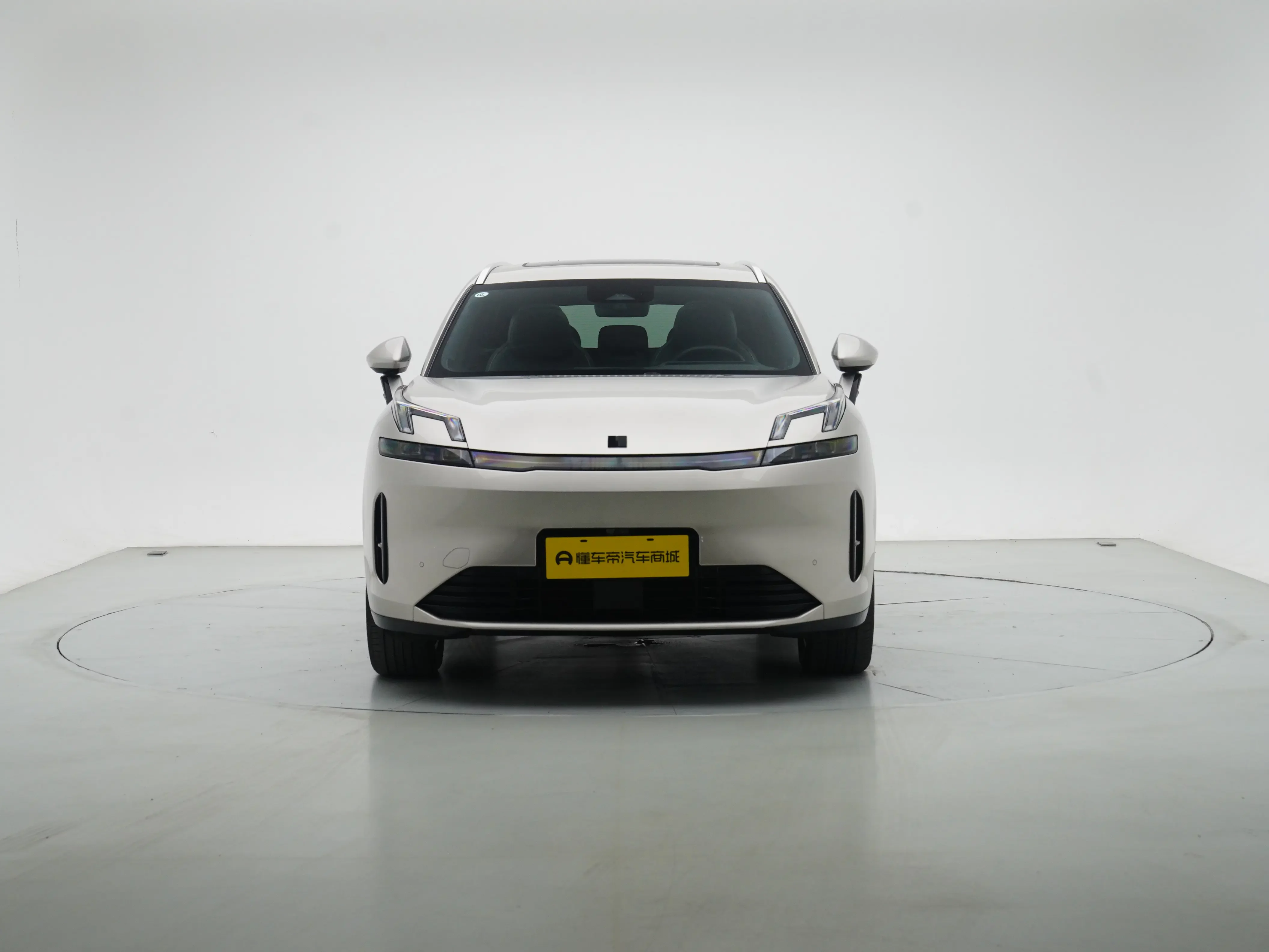 Lynk & Co 08 EM-P