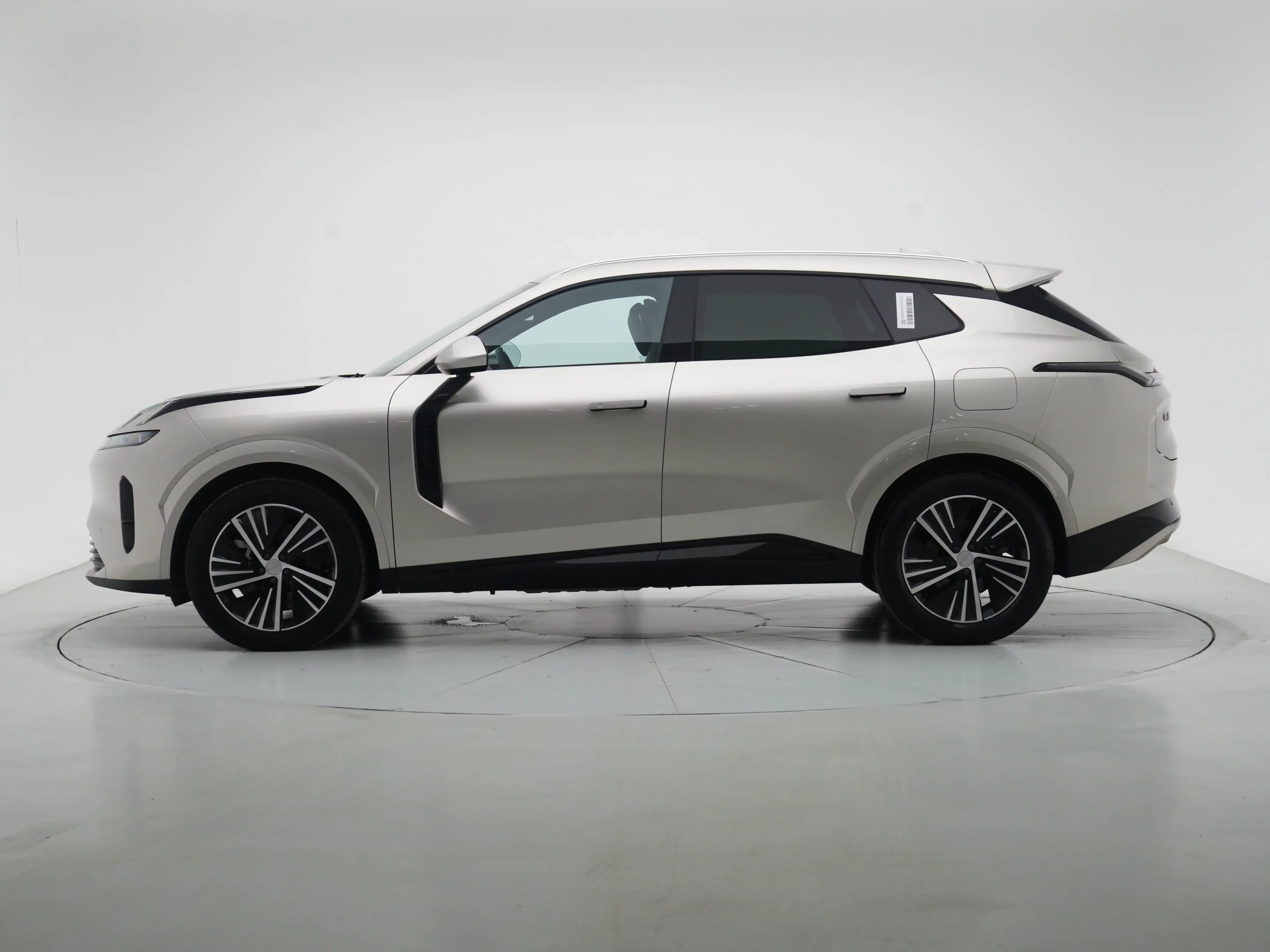 Lynk & Co 08 EM-P