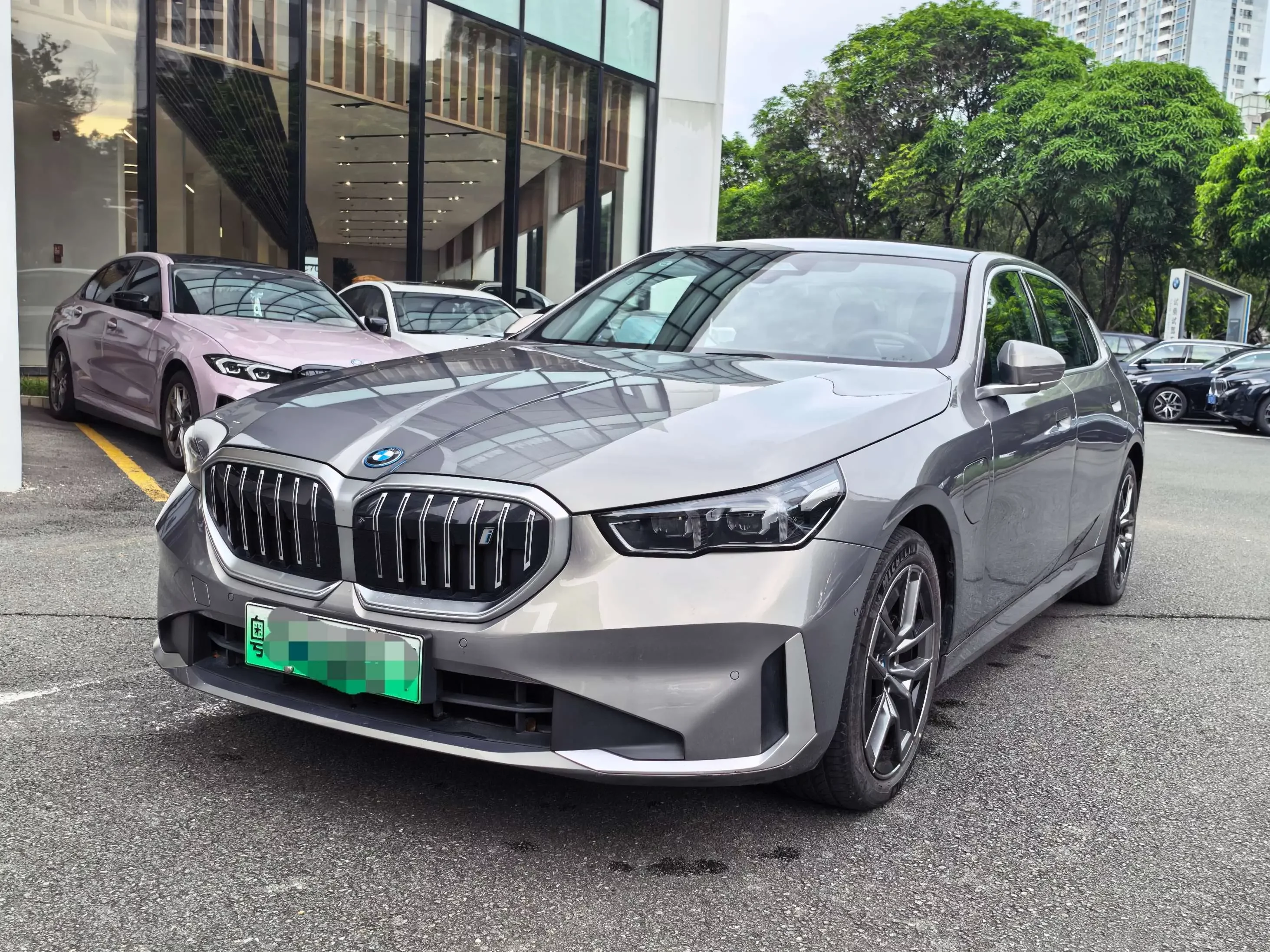 BMW i5