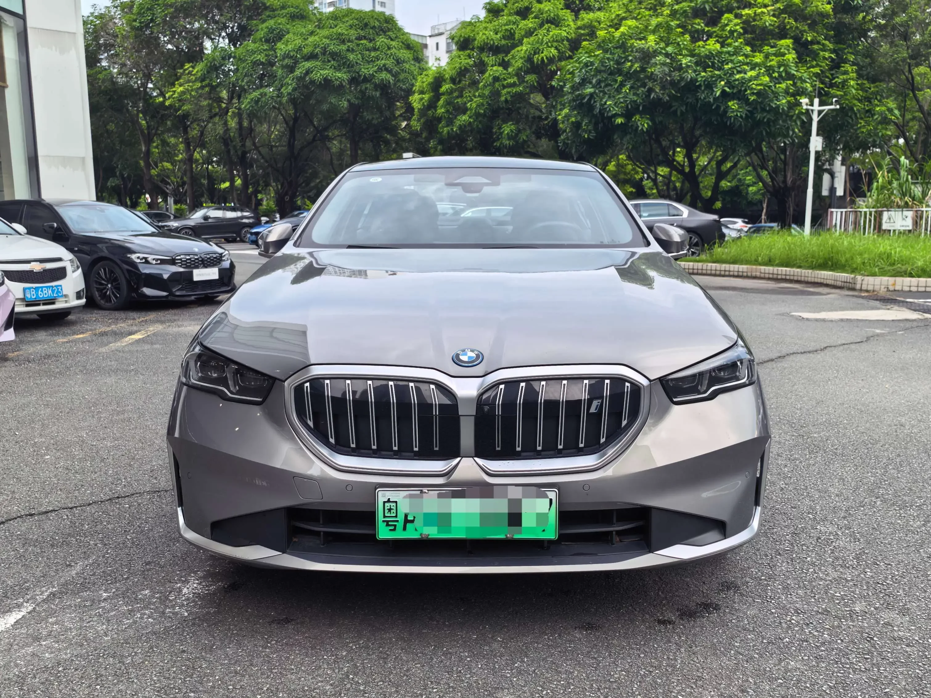 BMW i5