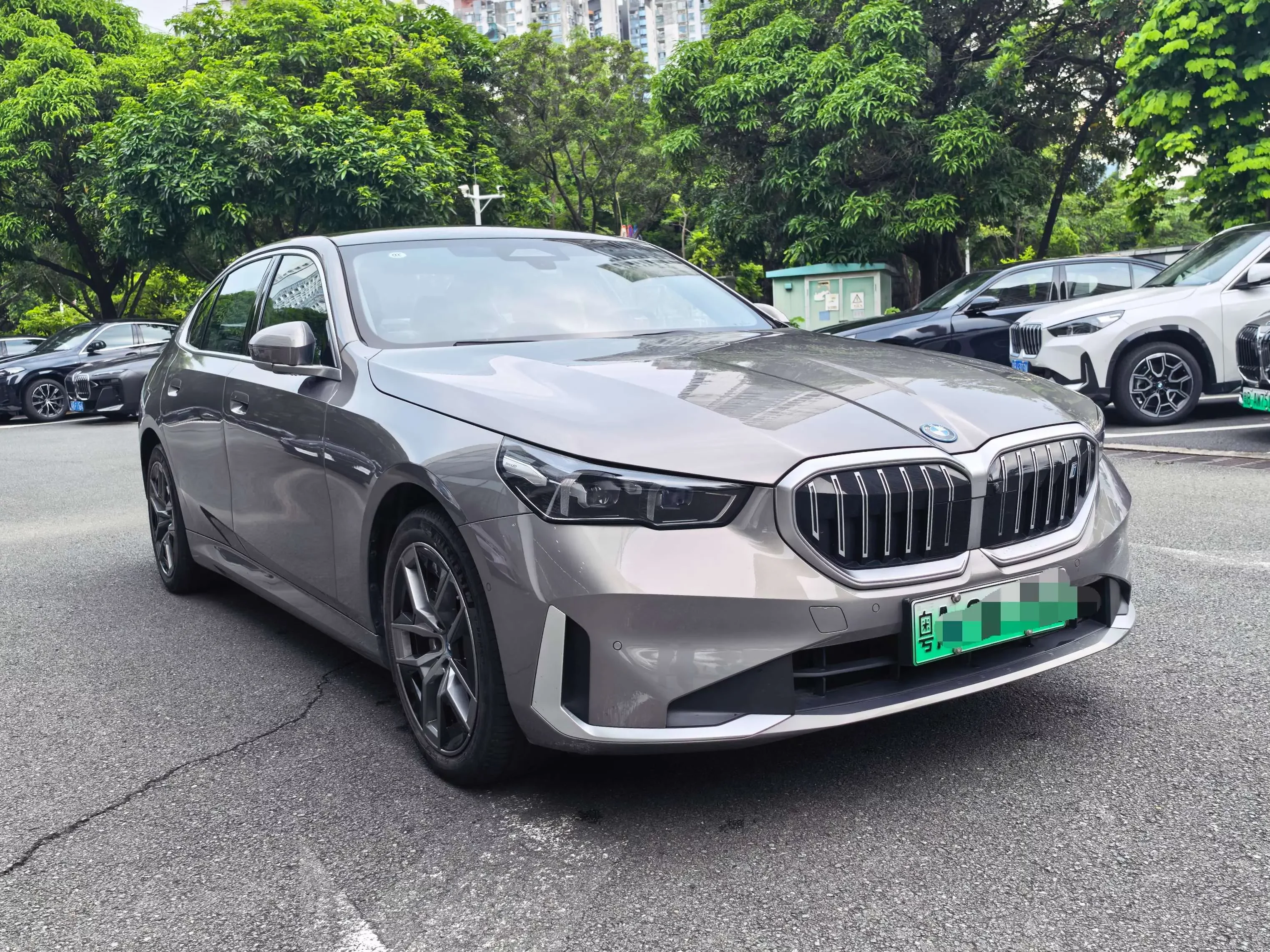 BMW i5