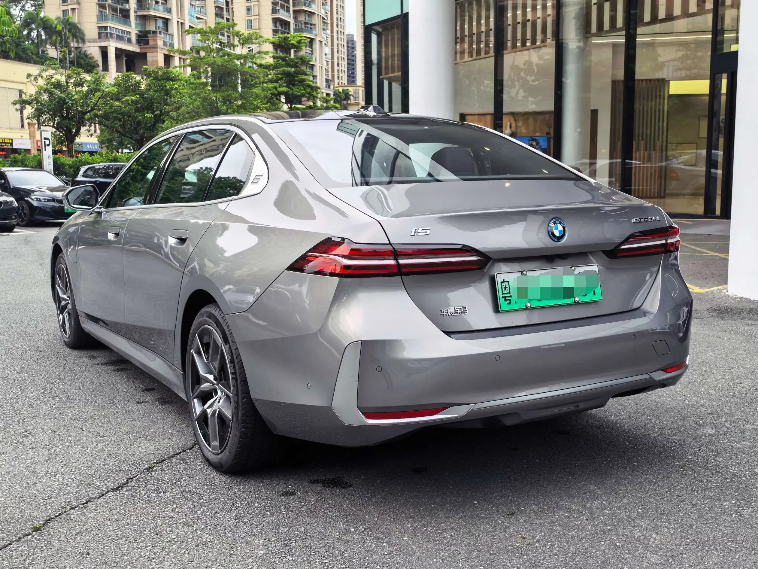 BMW i5