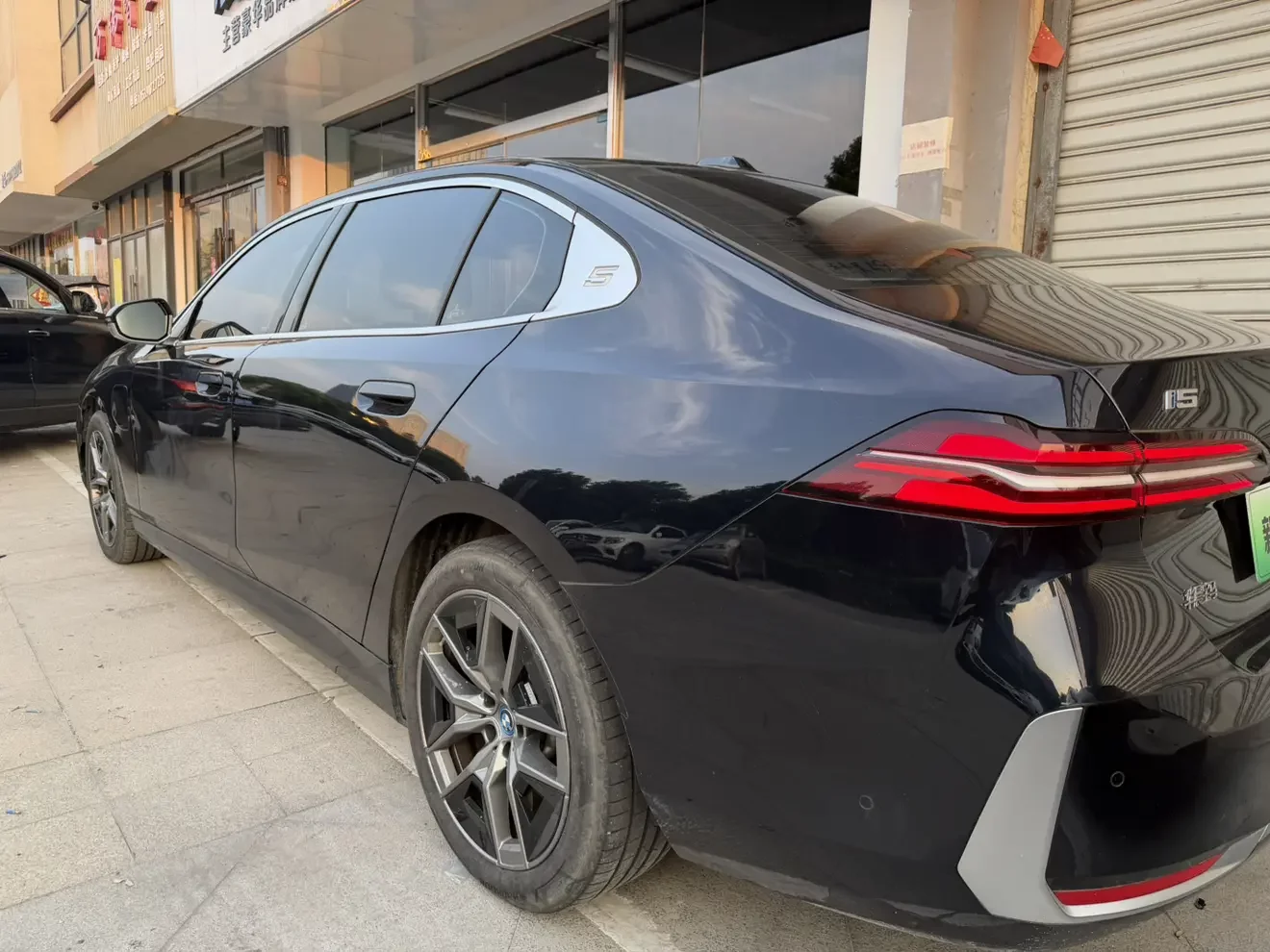 BMW i5