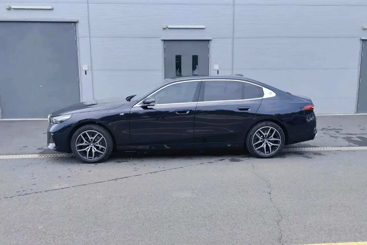 BMW i5