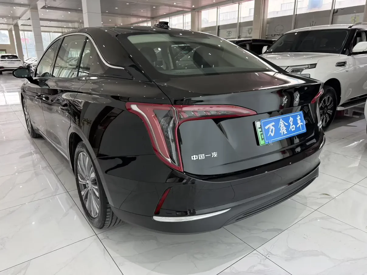 Hongqi E-QM5