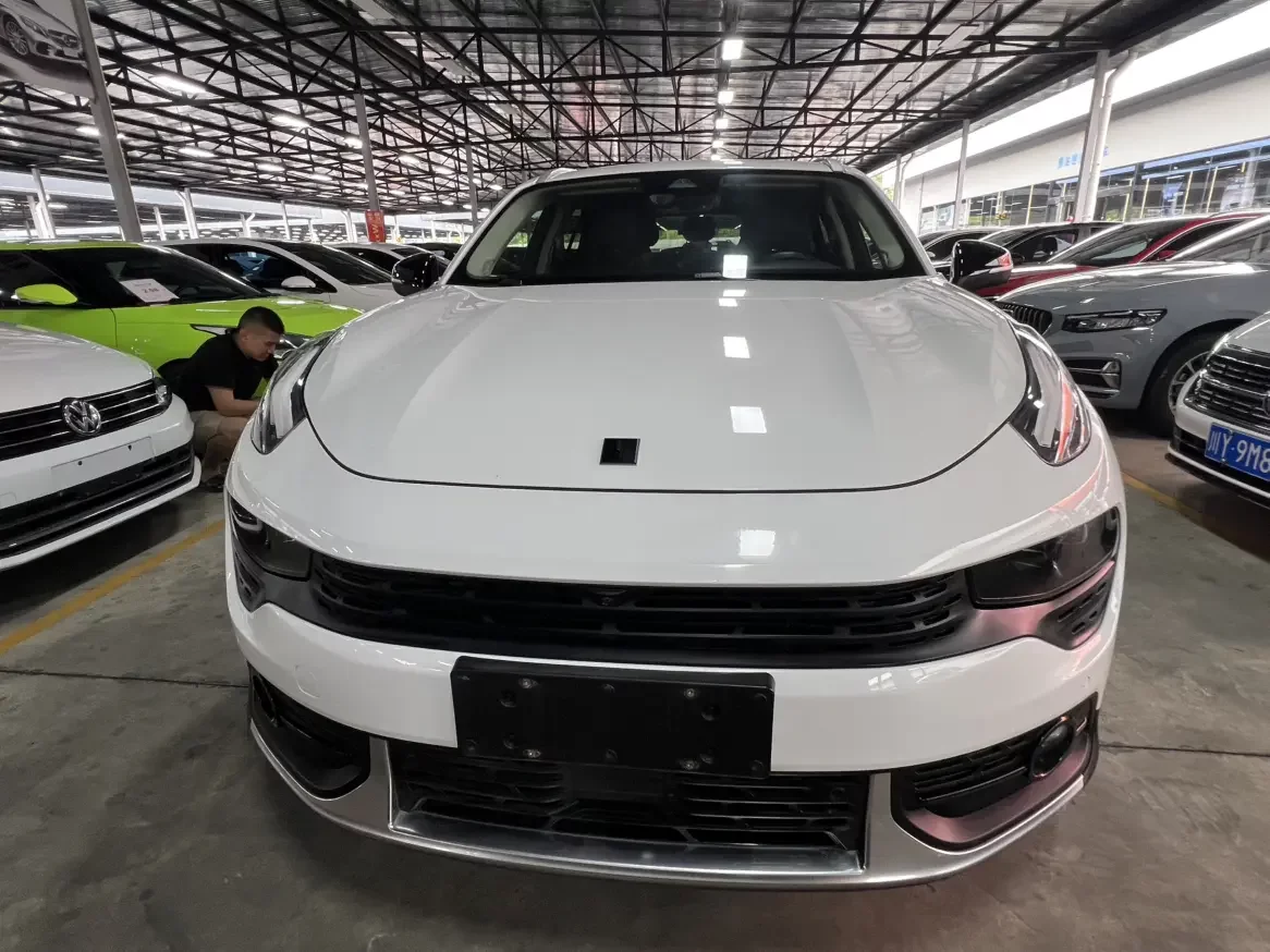 Lynk & Co 02