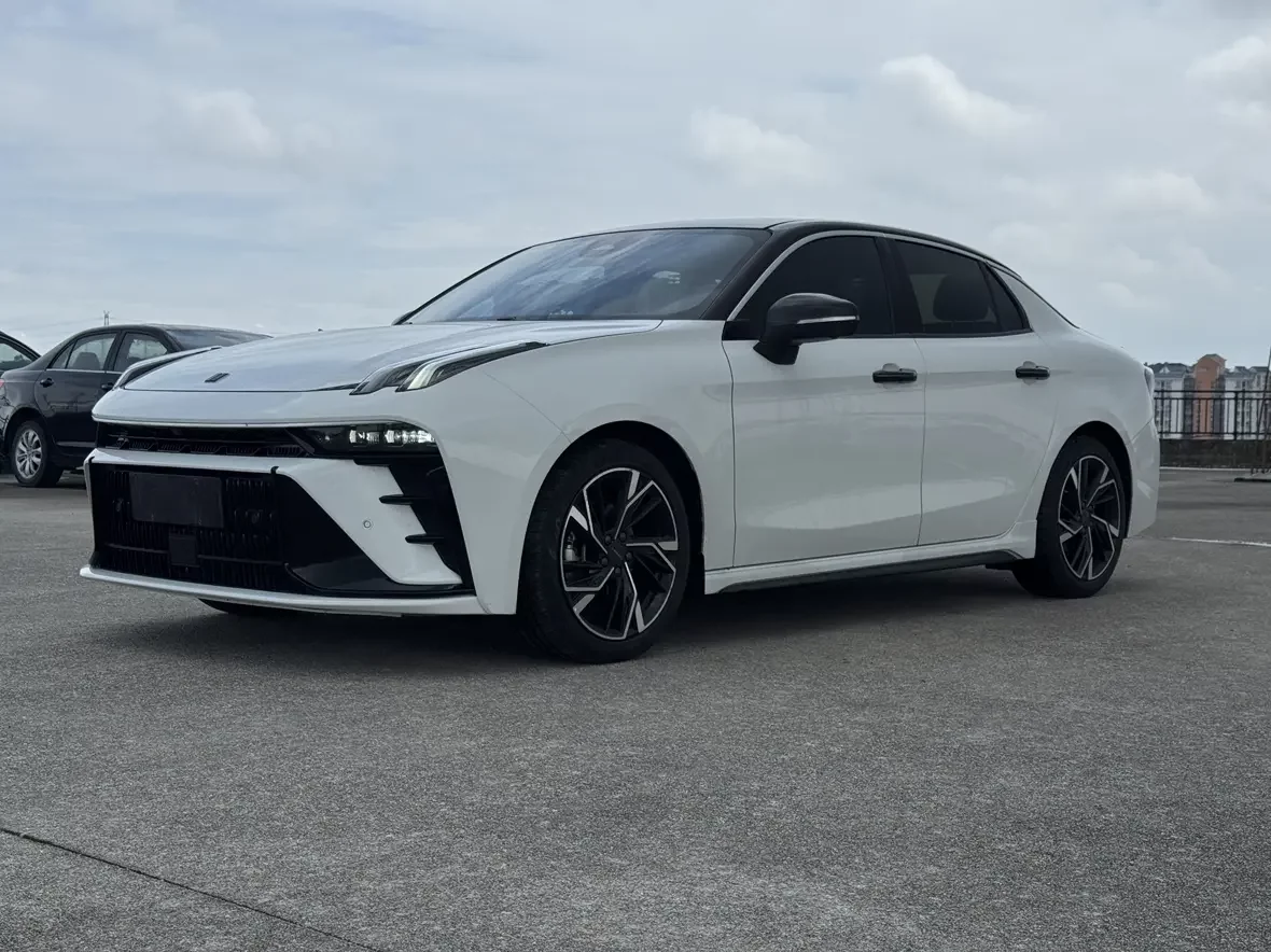 Lynk & Co 03
