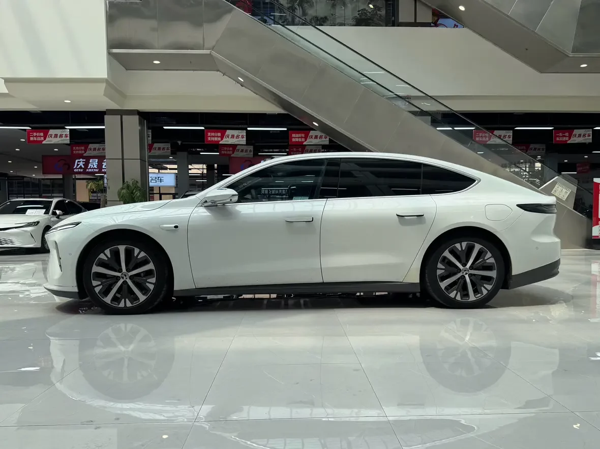 NIO ET7
