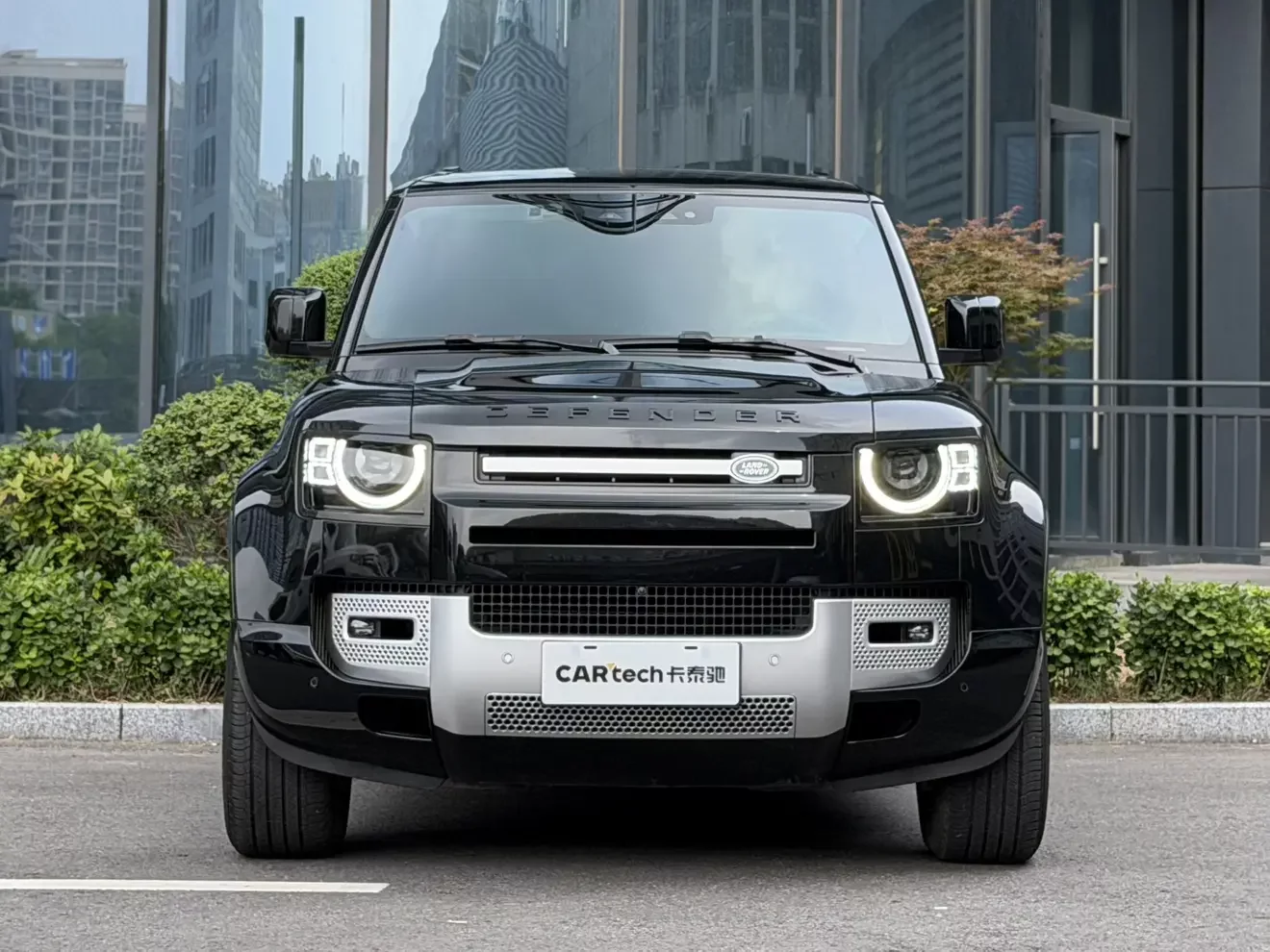 Land Rover guard