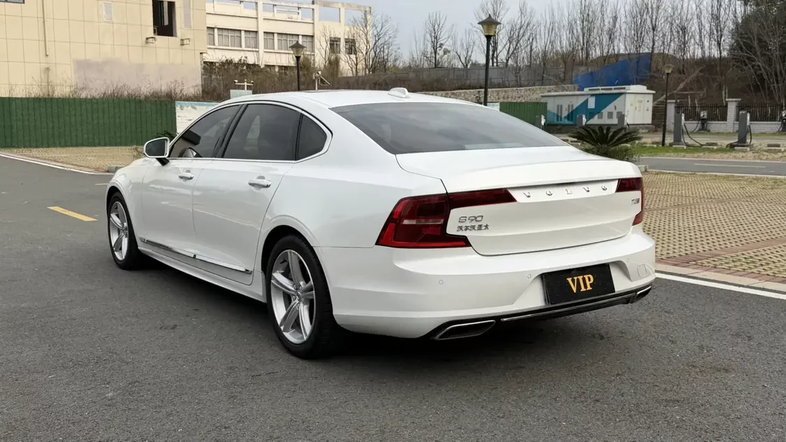Volvo S90
