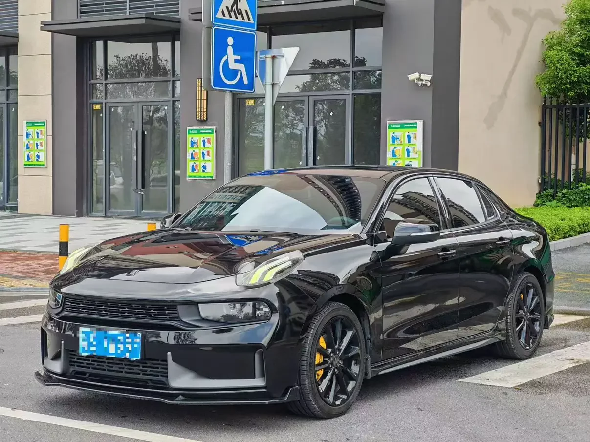 Lynk & Co 03