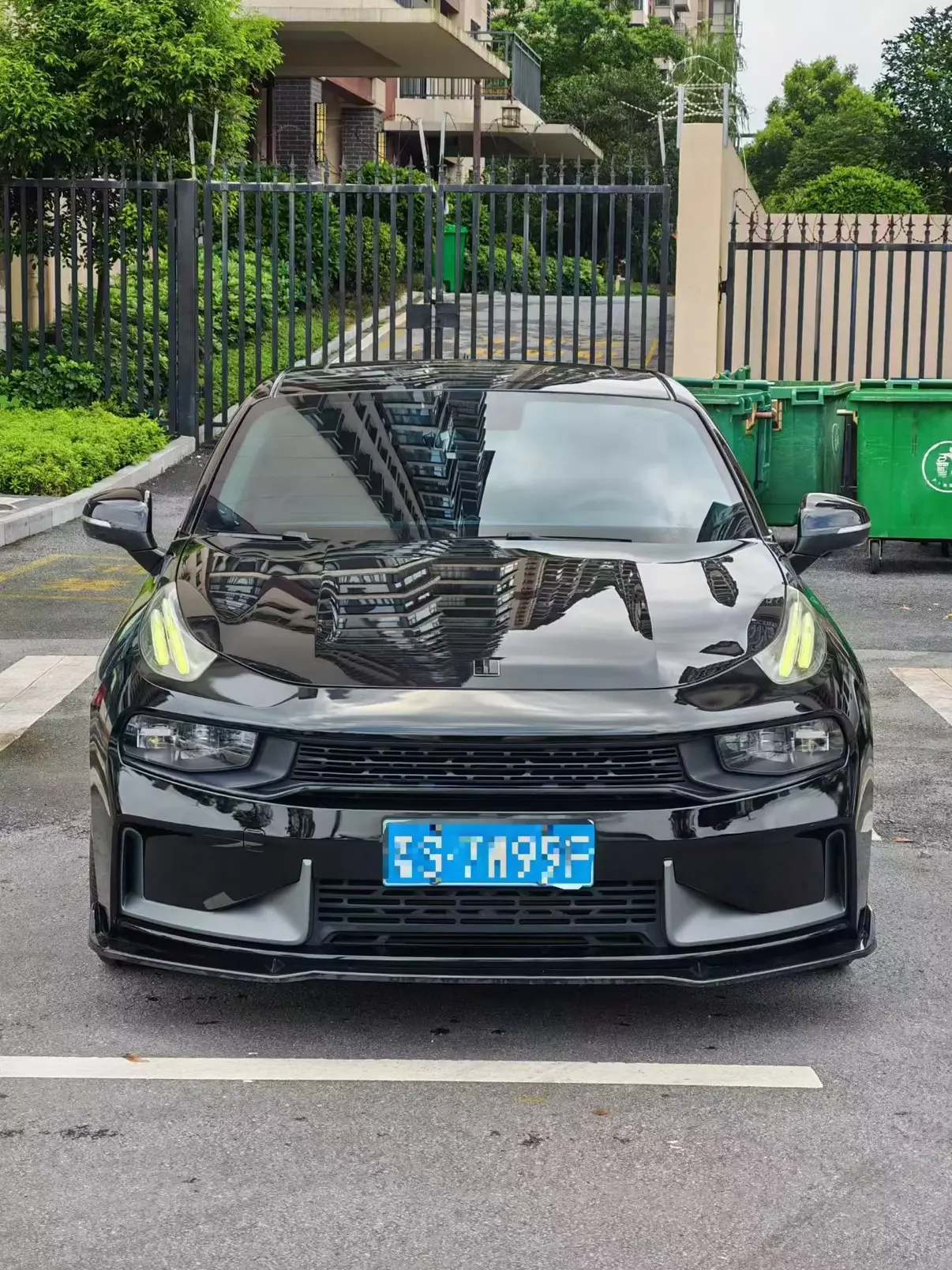 Lynk & Co 03