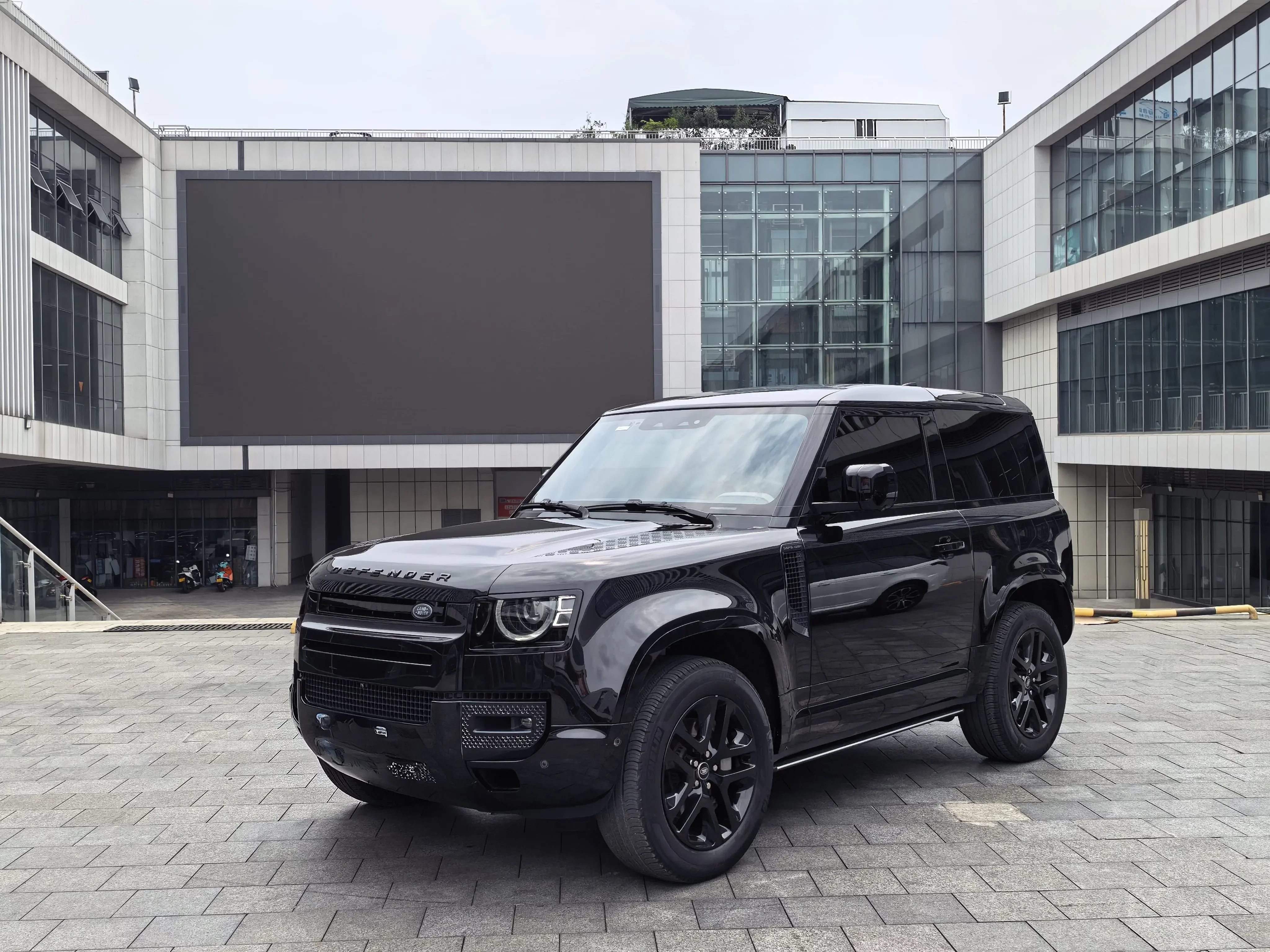Land Rover guard