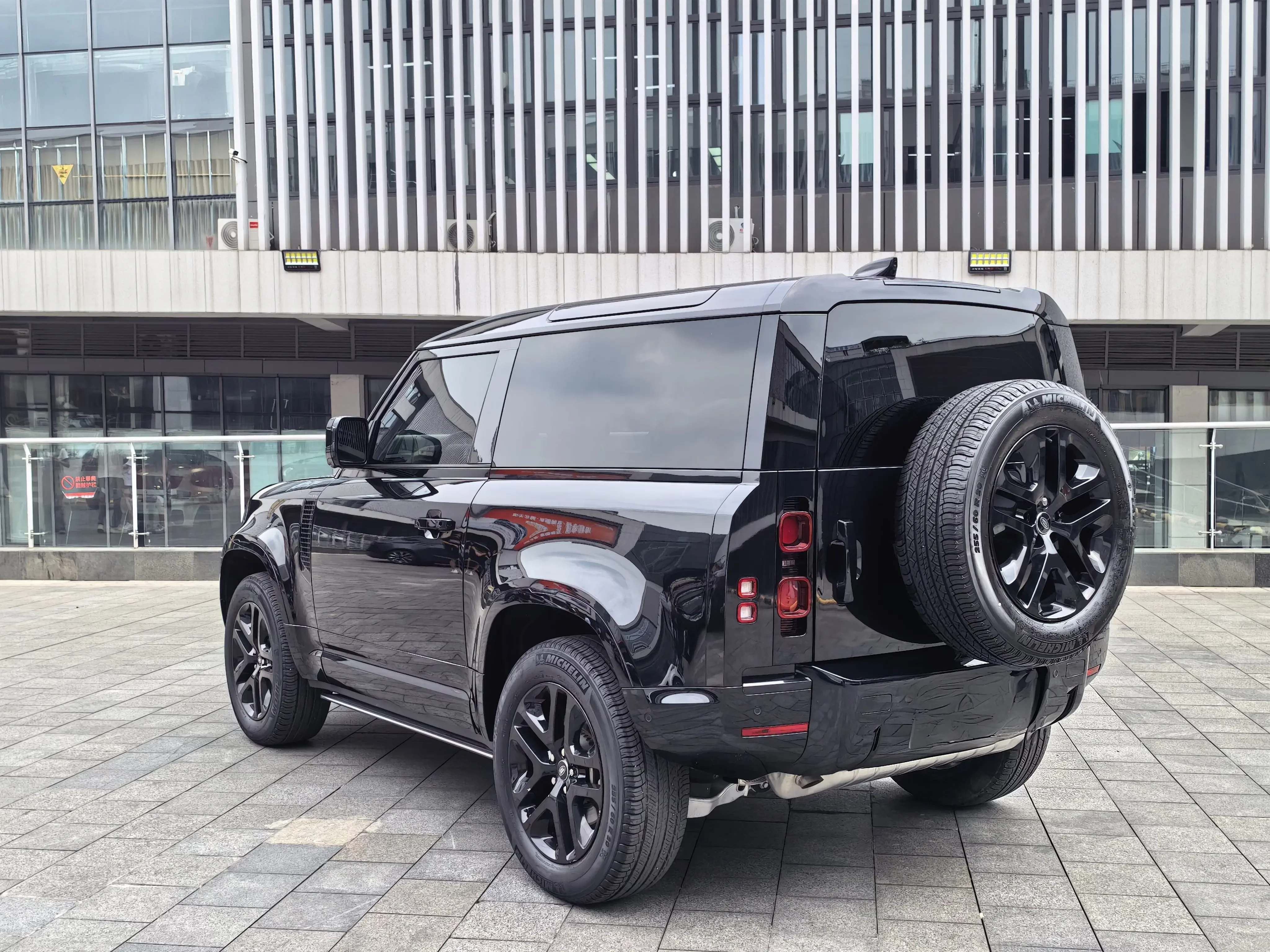 Land Rover guard