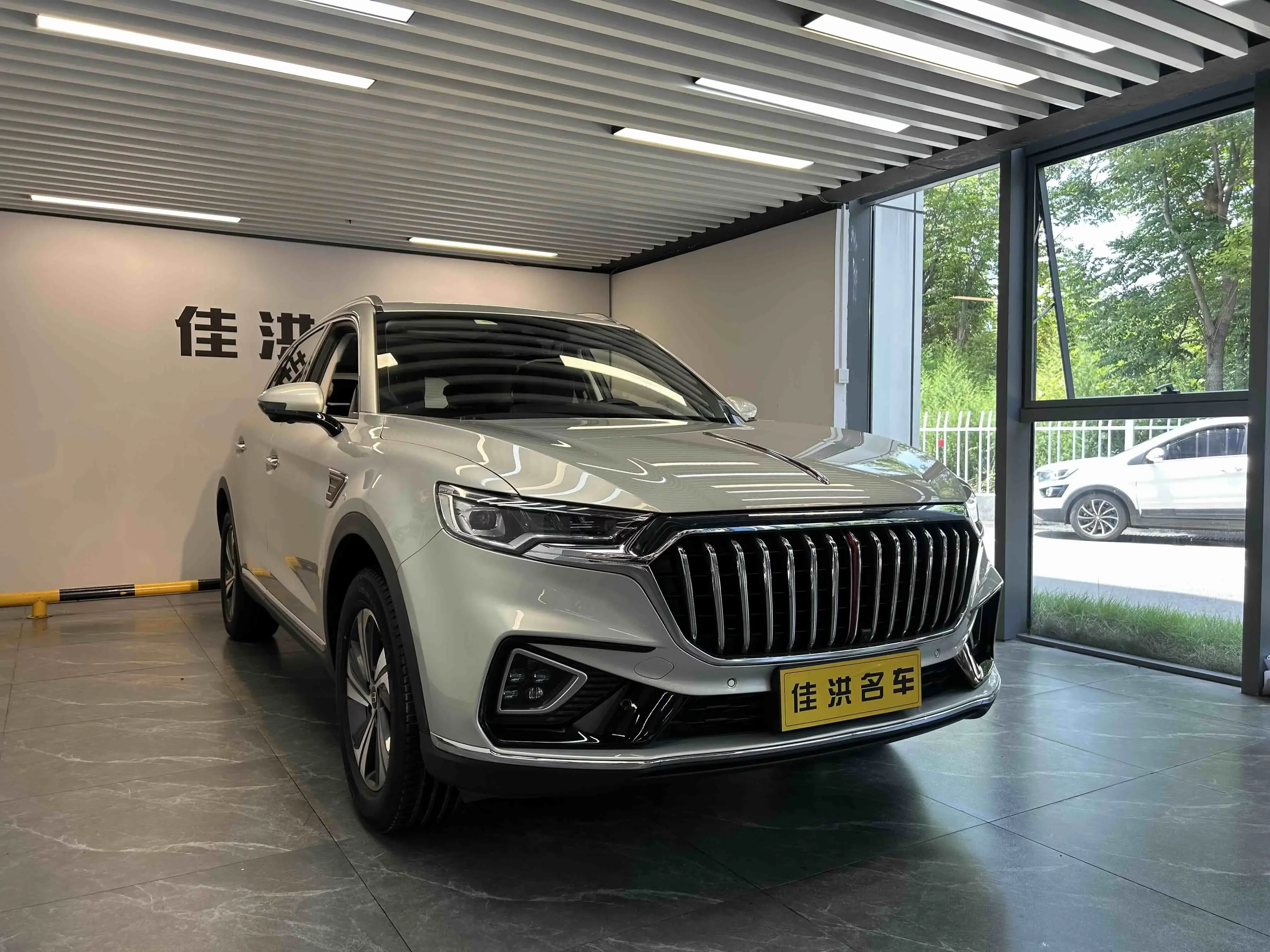 Hongqi HS5