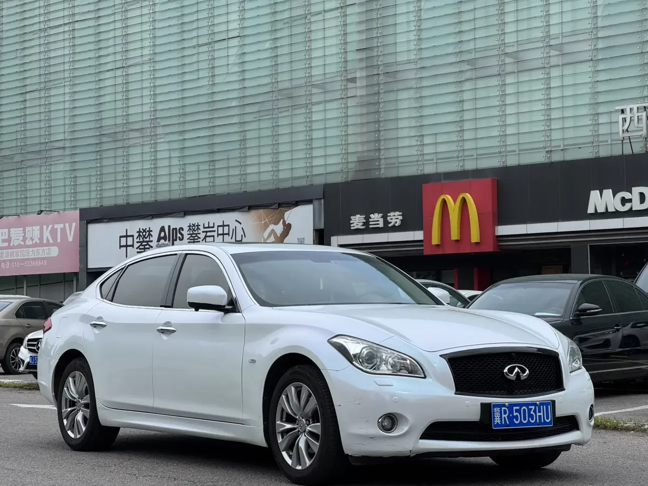 Infiniti Q70