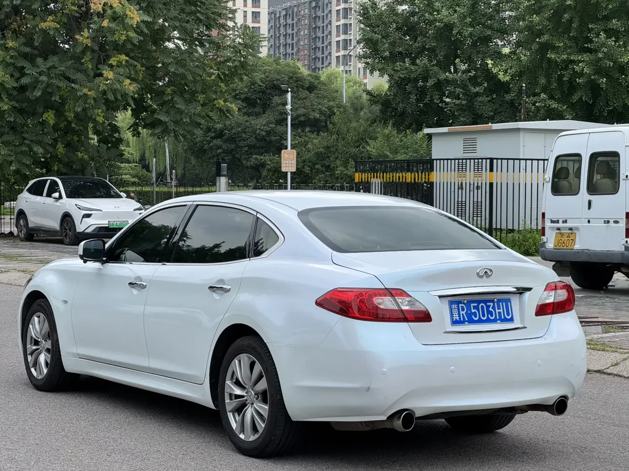 Infiniti Q70