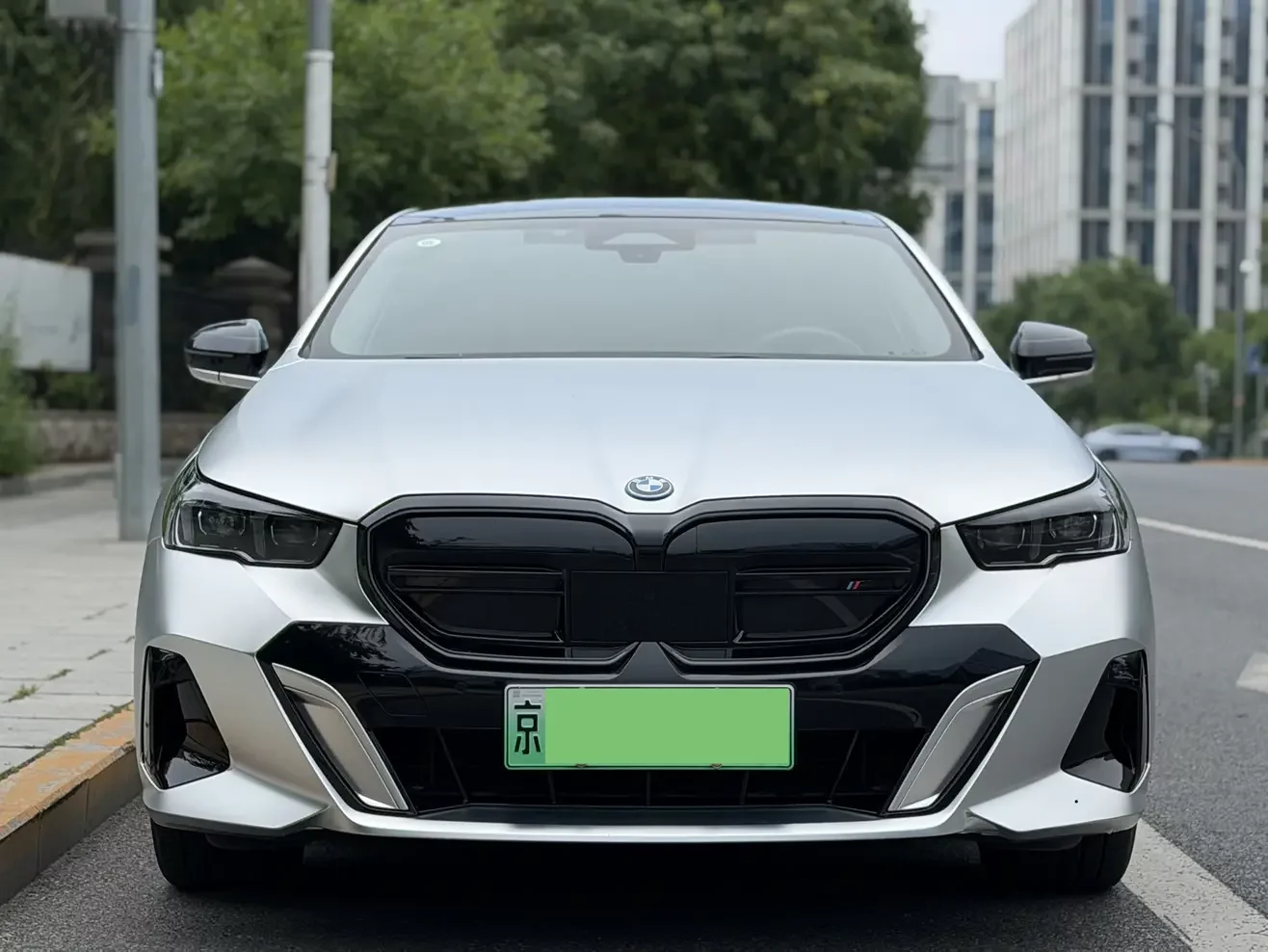 BMW i5