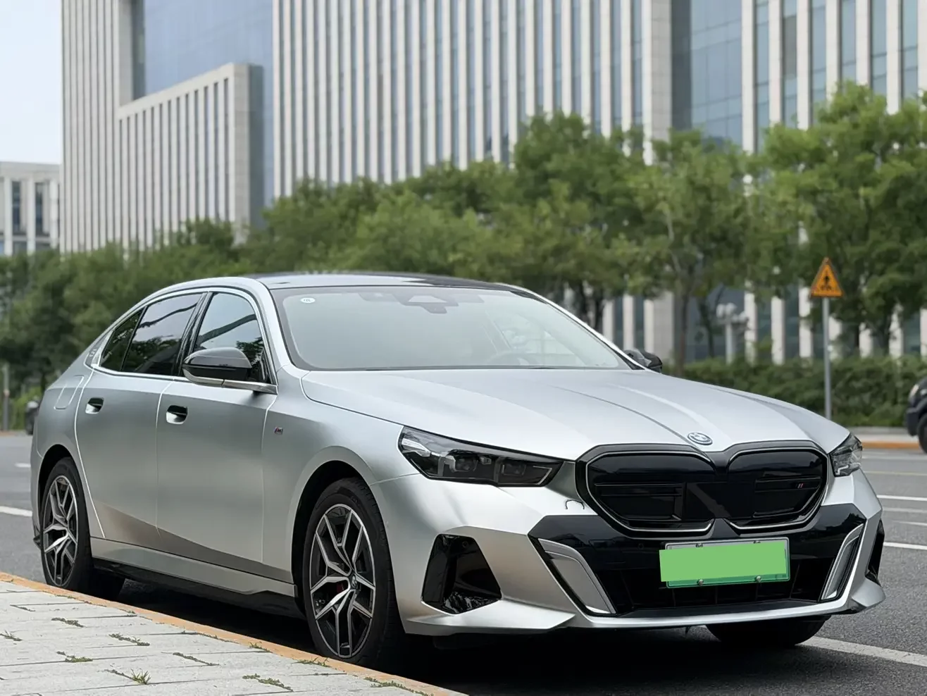 BMW i5