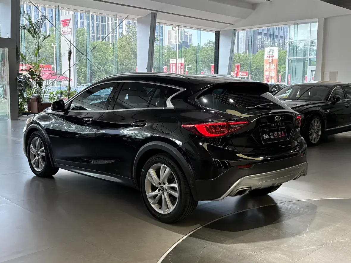 Infiniti QX30
