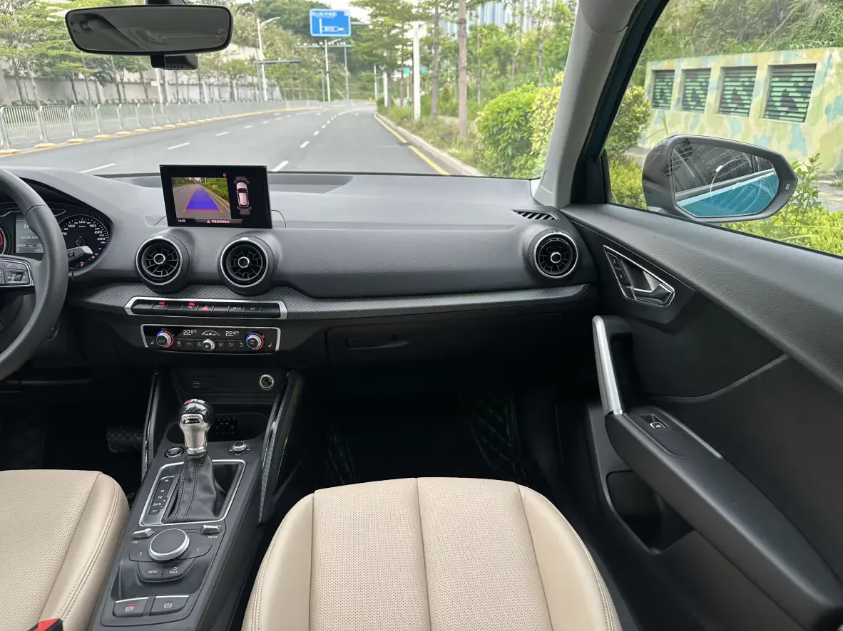 Audi Q2L