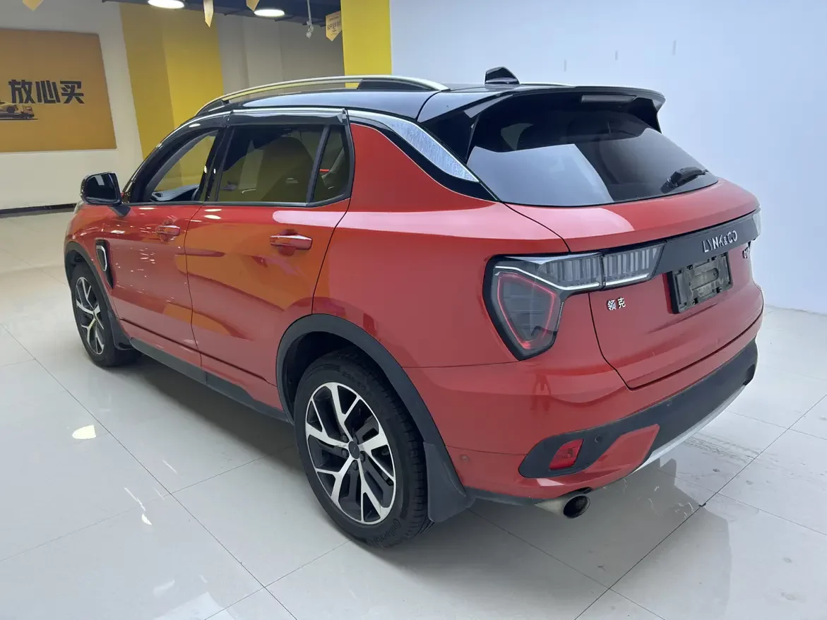 Lynk & Co 01