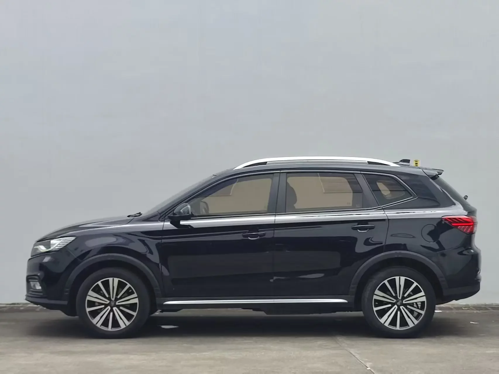 Roewe eRX5
