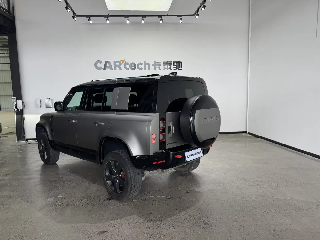 Land Rover guard