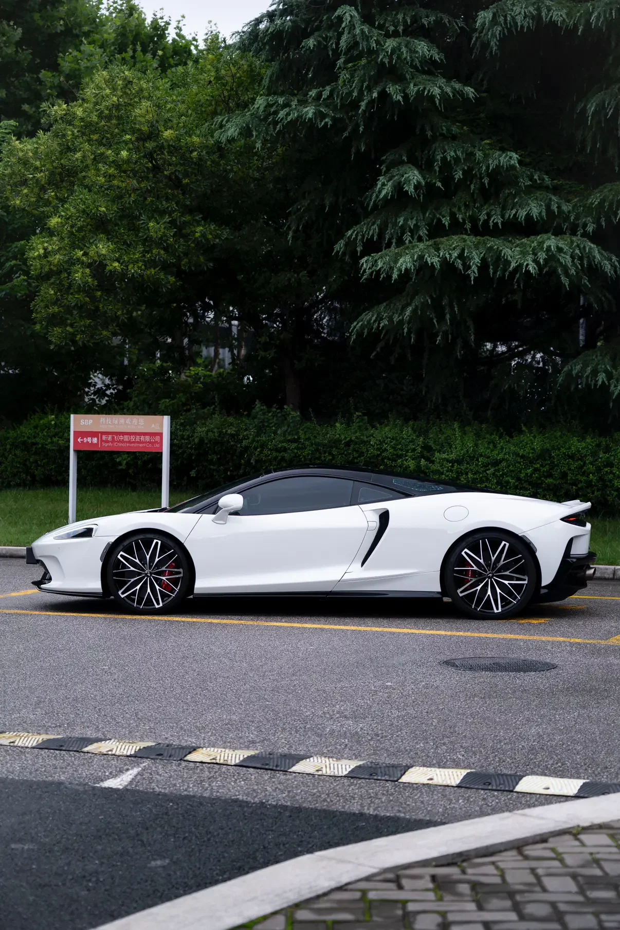 McLaren GT