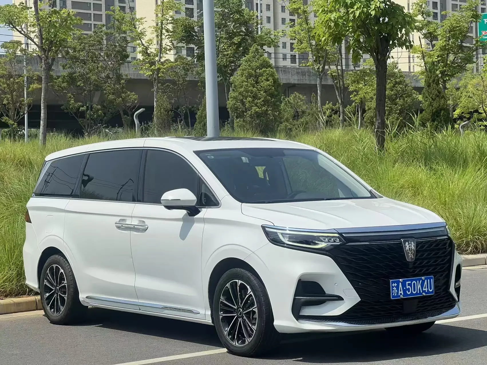 Roewe iMAX8